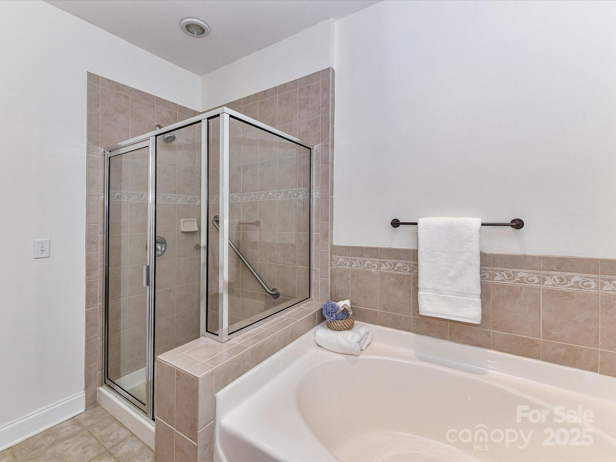8925 Rosalyn Glen Road