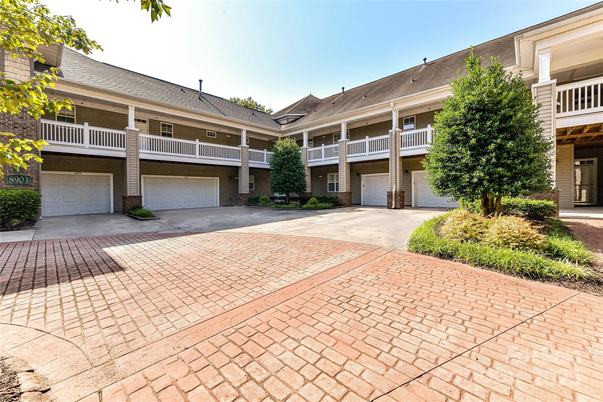 8925 Rosalyn Glen Road
