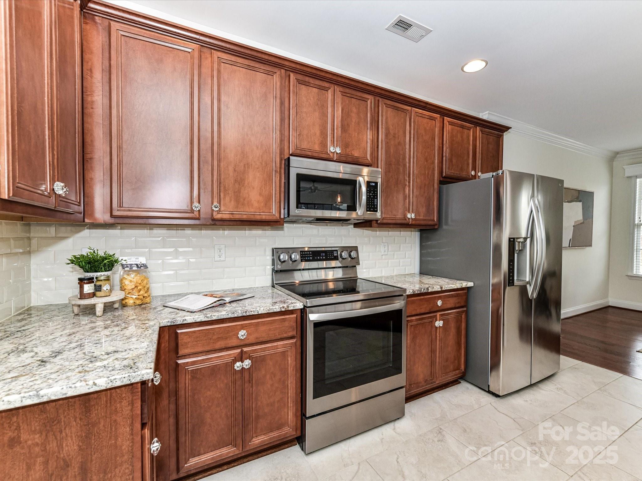 8925 Rosalyn Glen Road