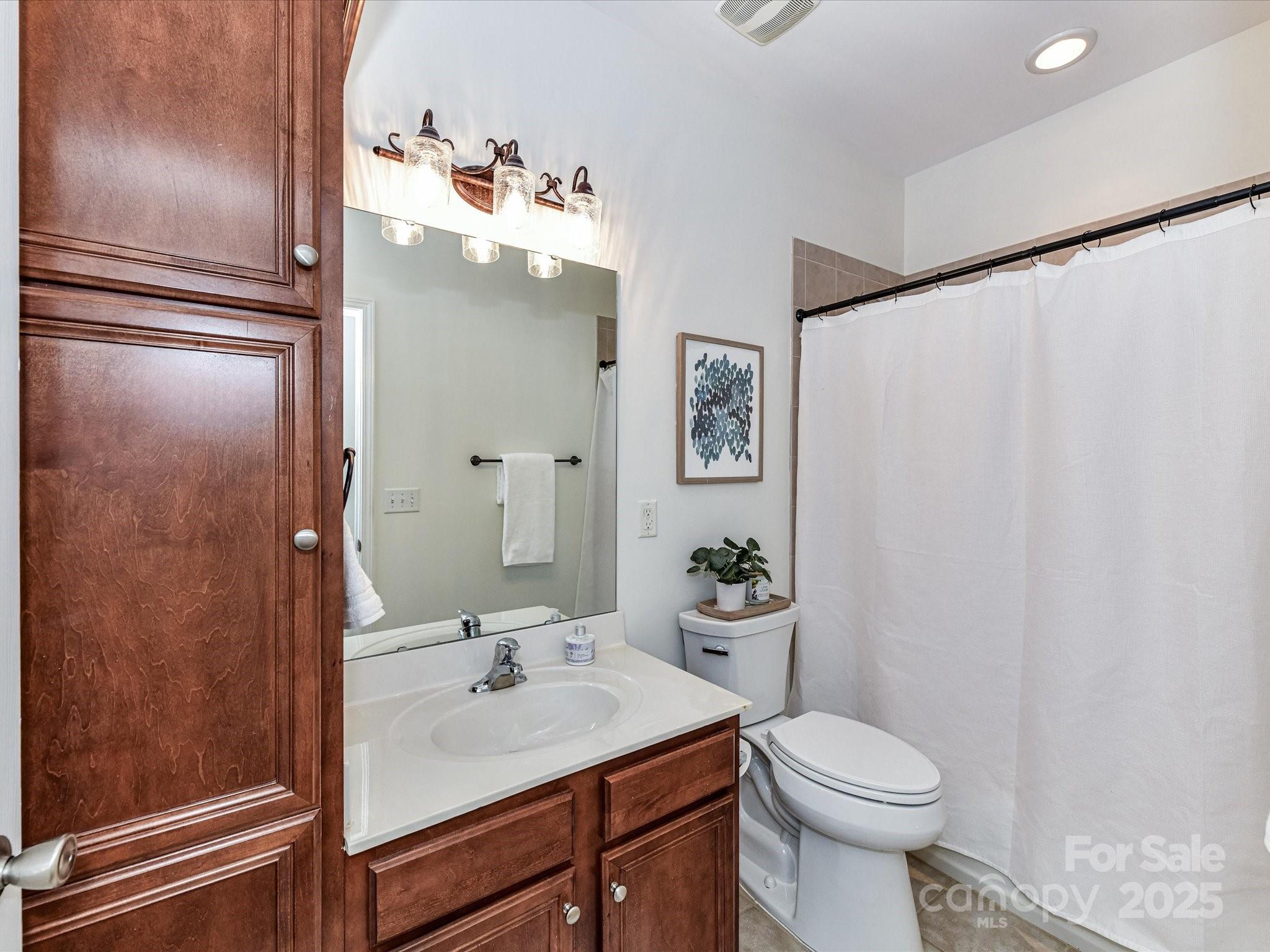 8925 Rosalyn Glen Road