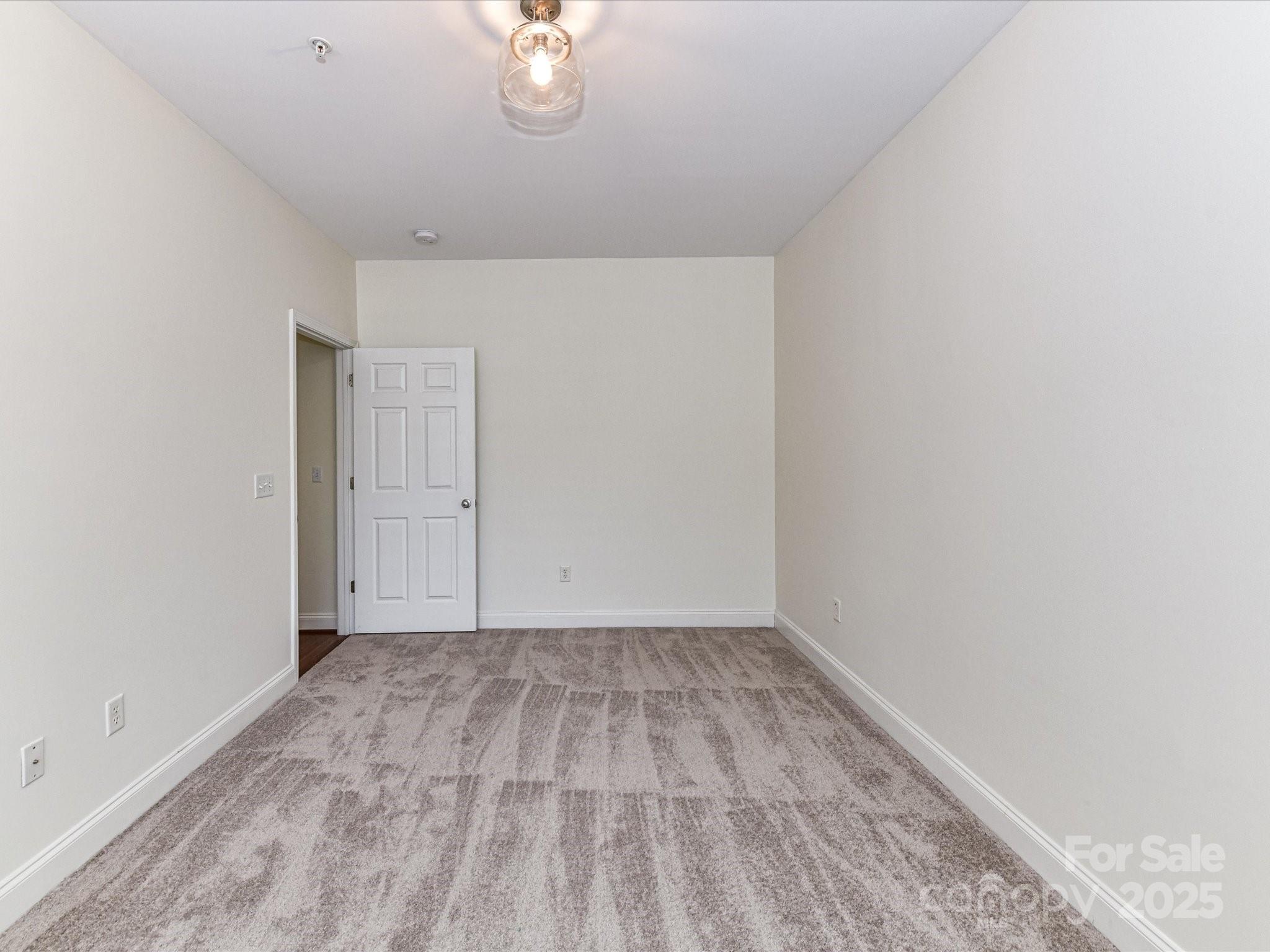 8925 Rosalyn Glen Road
