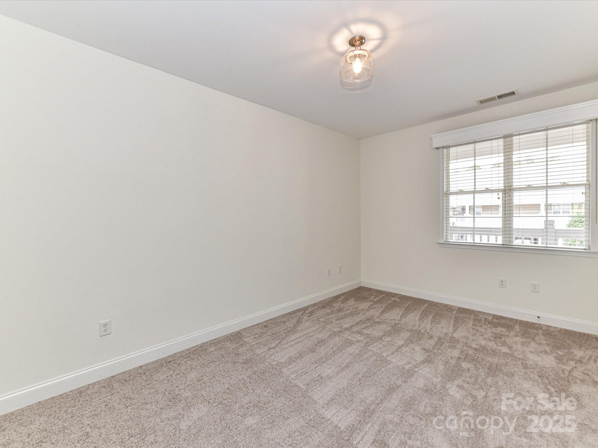 8925 Rosalyn Glen Road