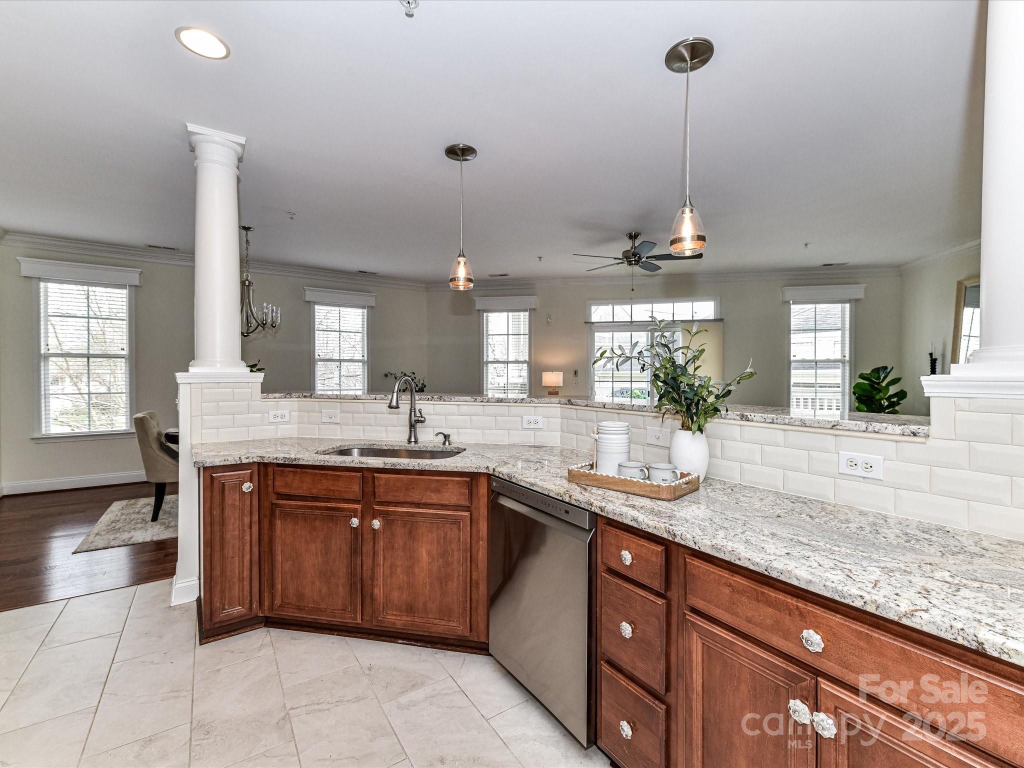 8925 Rosalyn Glen Road