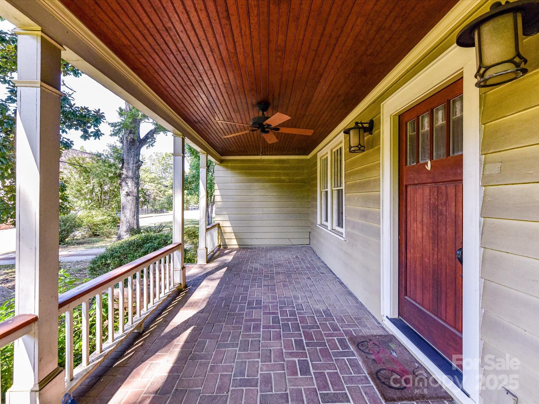 1119 Lomax Avenue