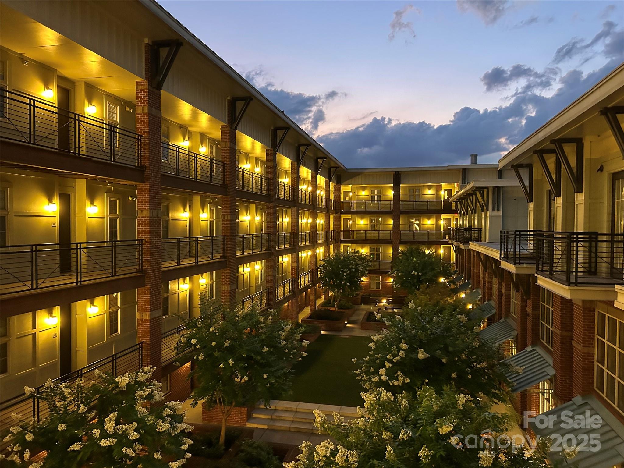 1101 W 1st Street Unit: 302