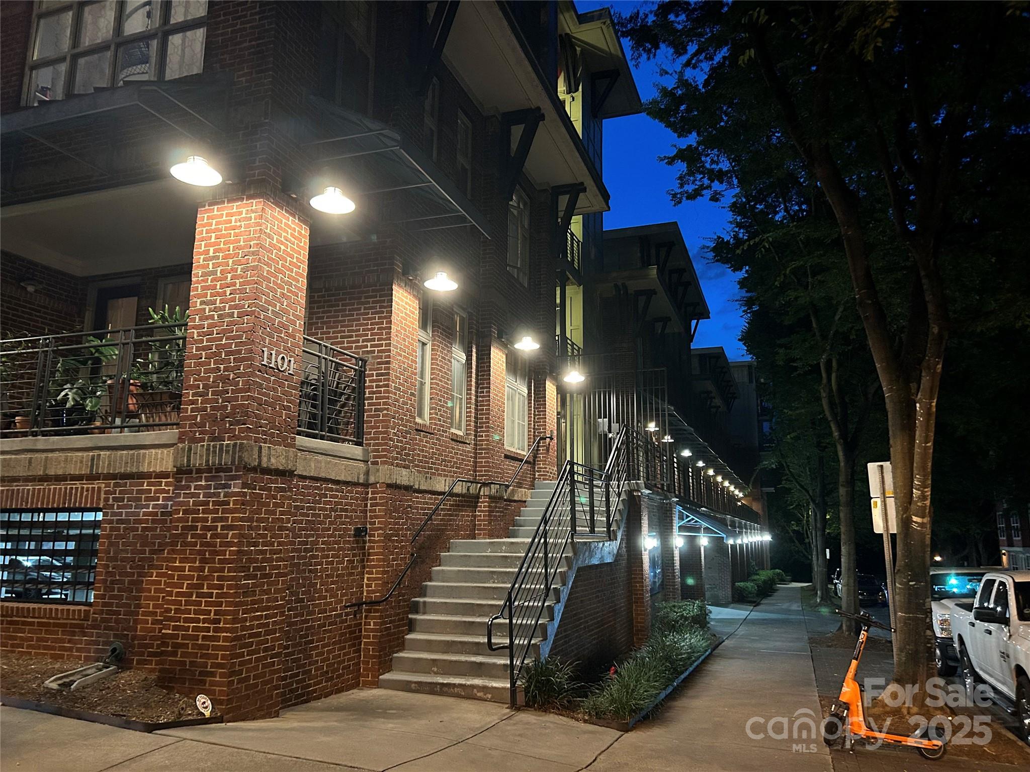 1101 W 1st Street Unit: 302