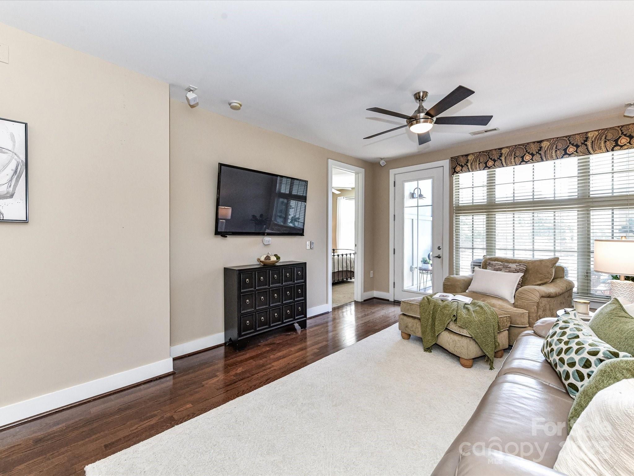 1101 W 1st Street Unit: 302