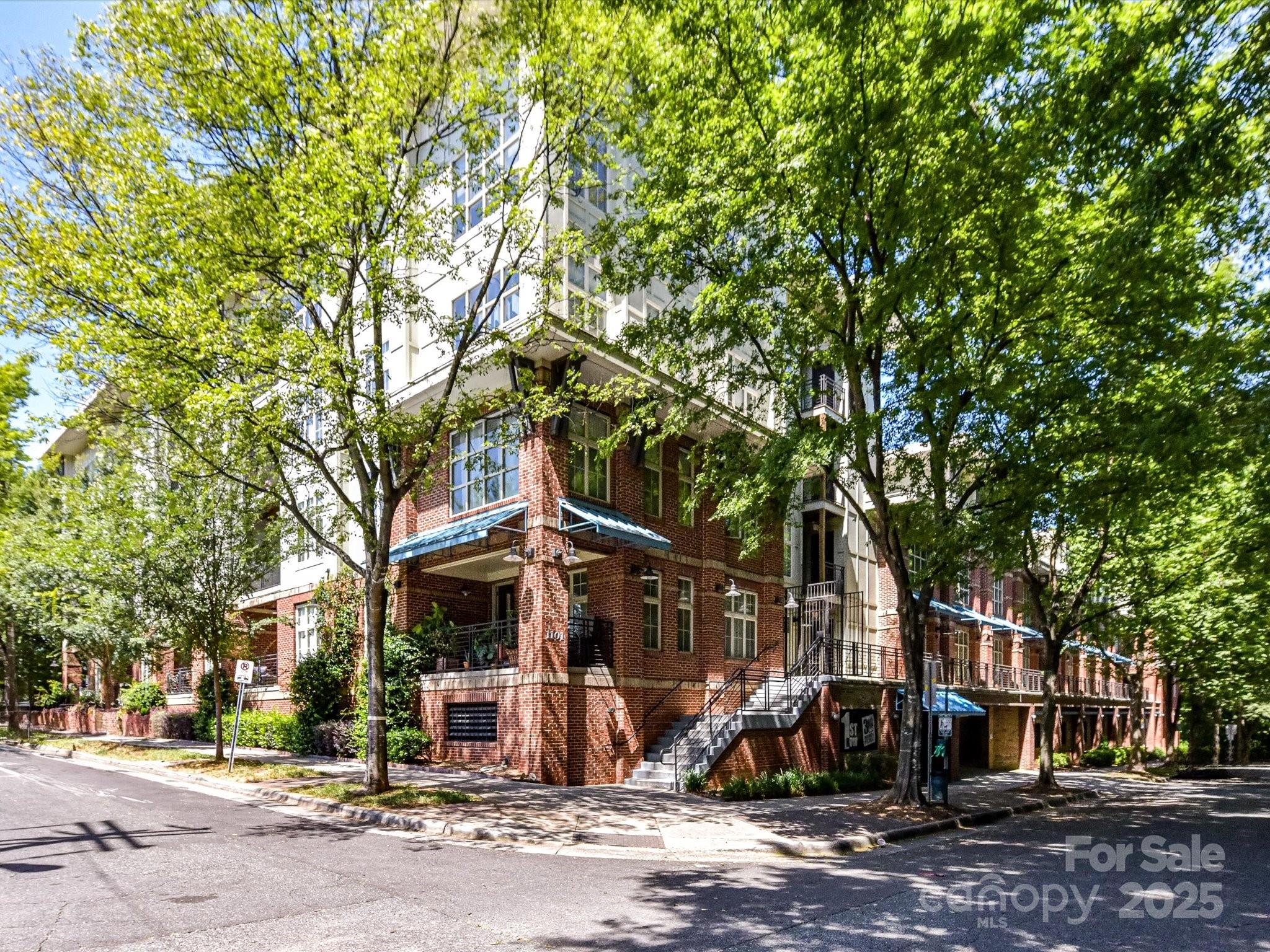 1101 W 1st Street Unit: 302