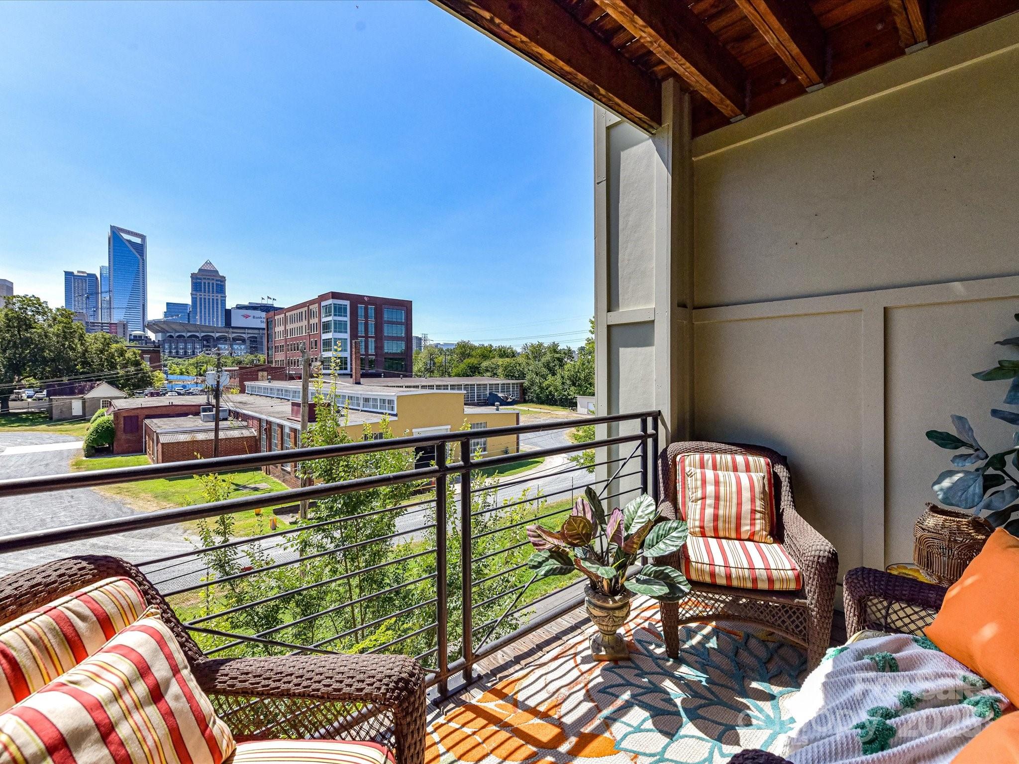 1101 W 1st Street Unit: 302
