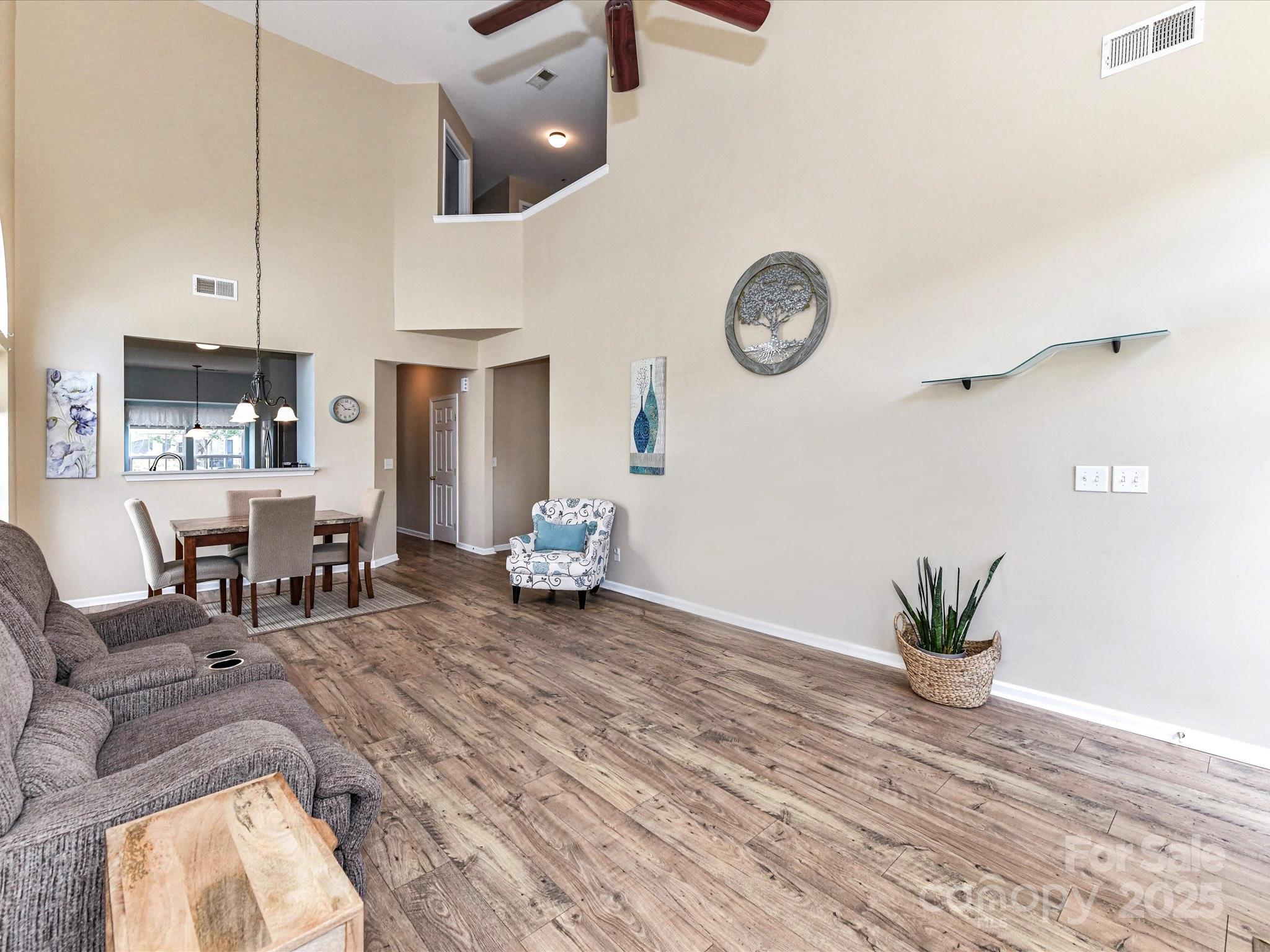4237 Piccadilly Lane