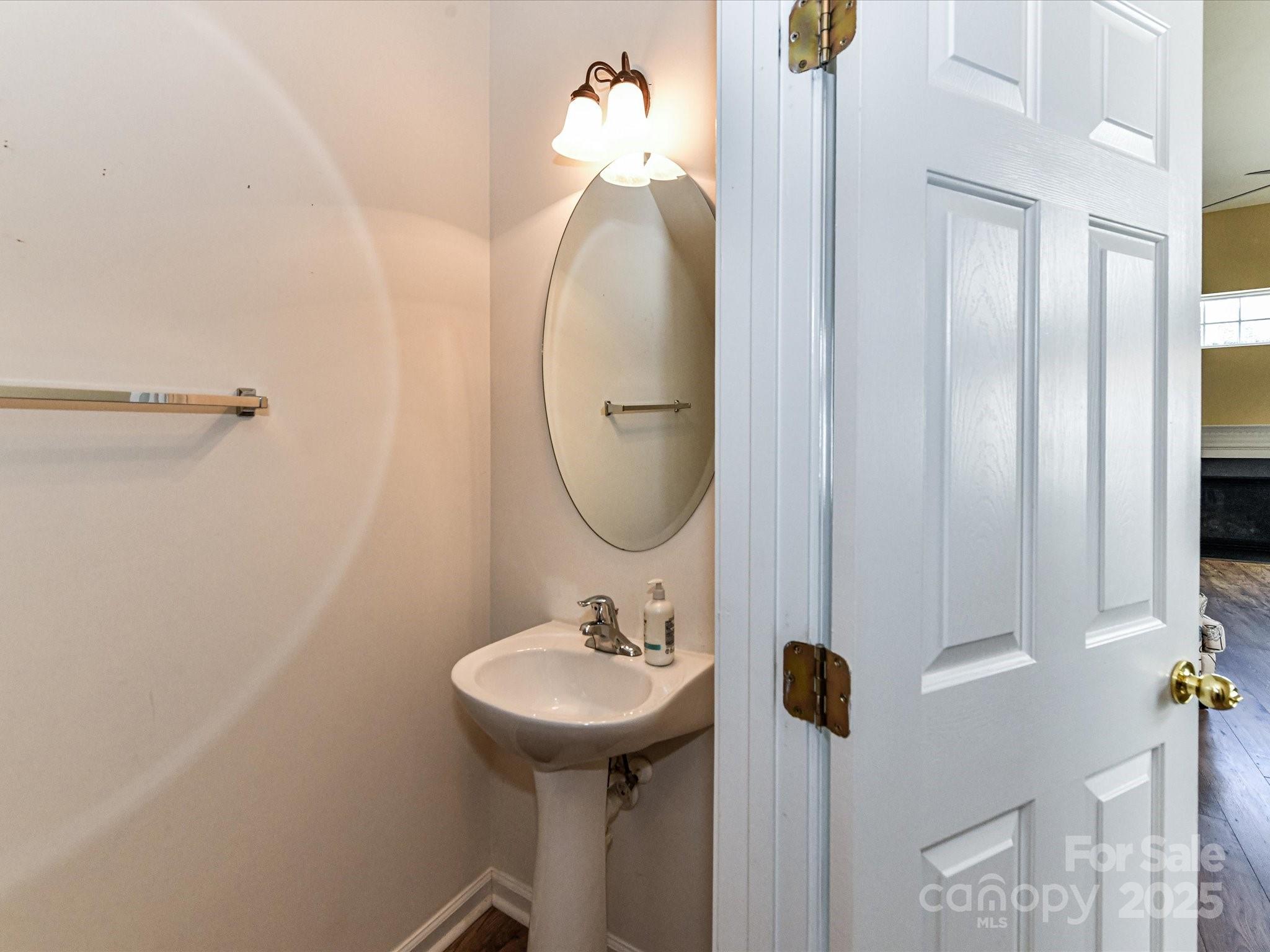 4237 Piccadilly Lane