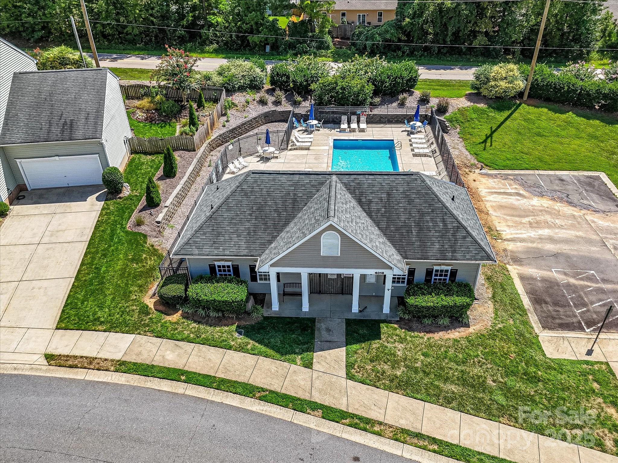 4237 Piccadilly Lane