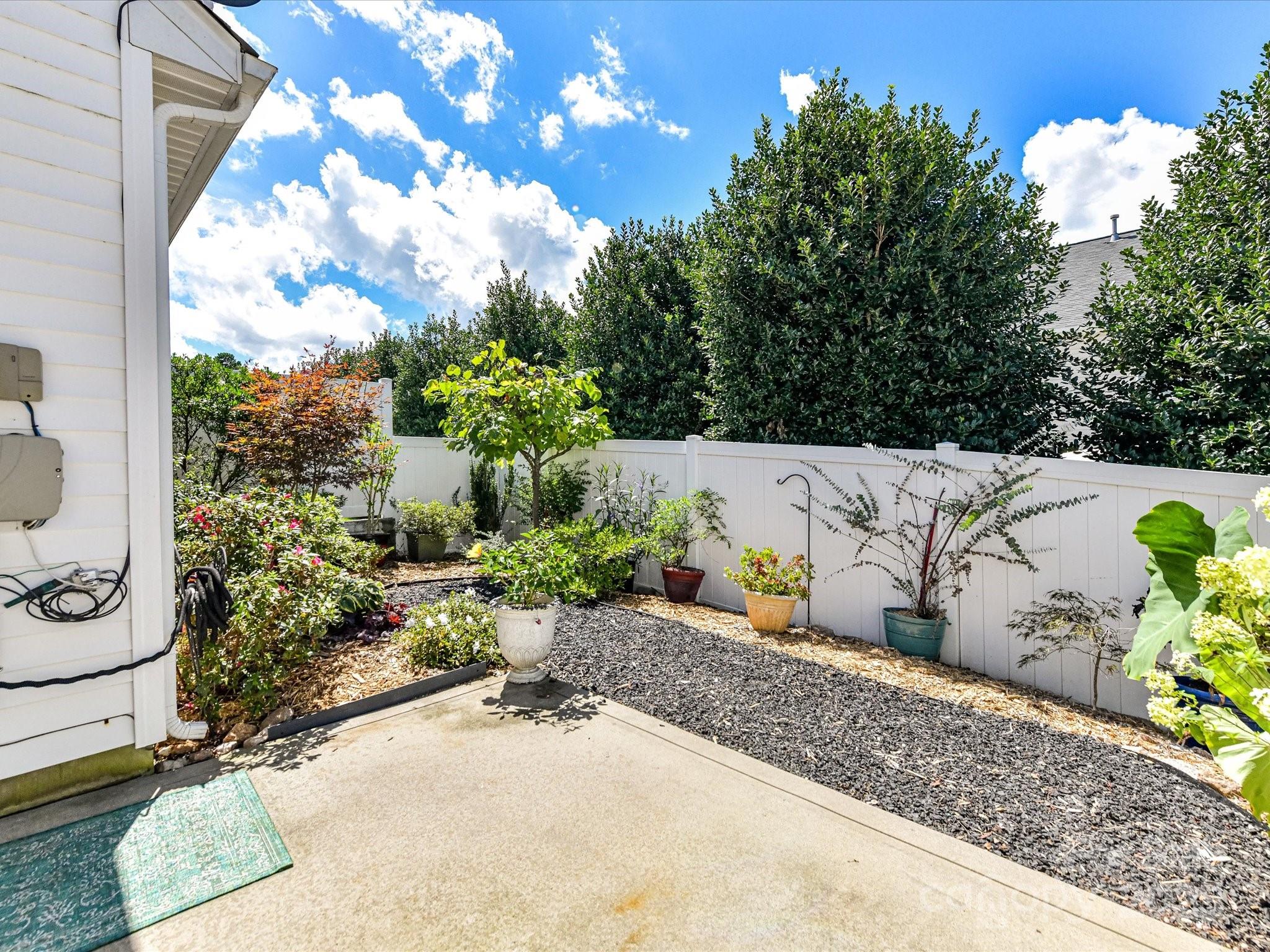 4237 Piccadilly Lane