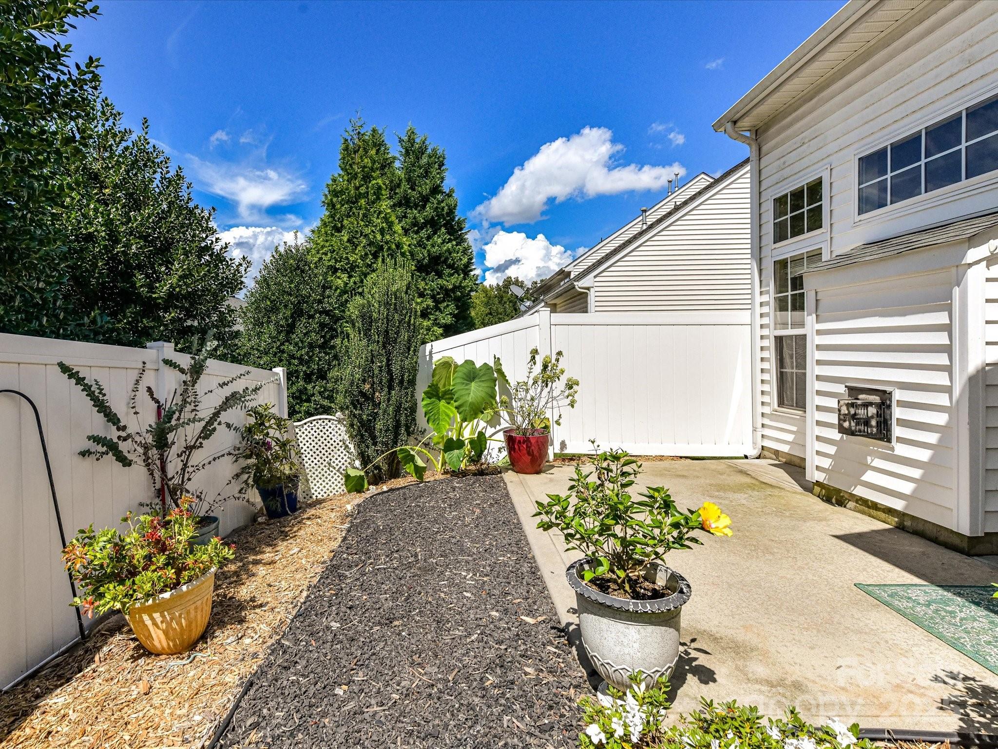4237 Piccadilly Lane