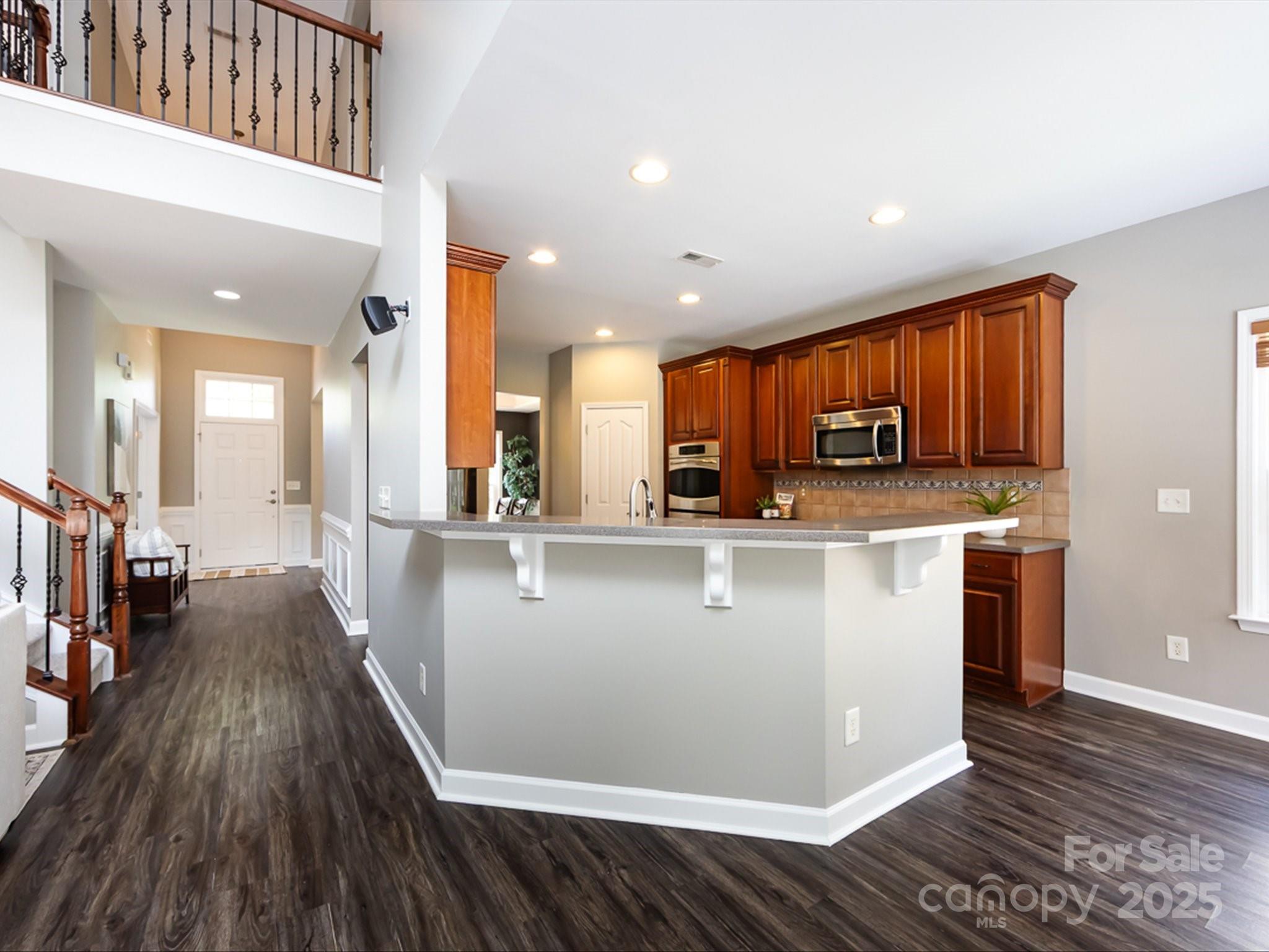 1123 Donelea Lane NW