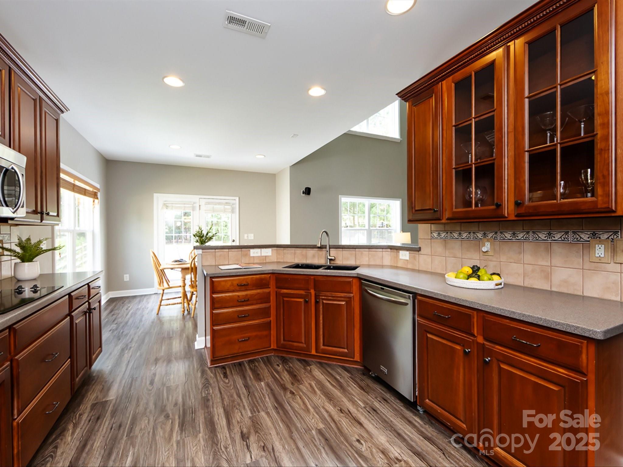 1123 Donelea Lane NW