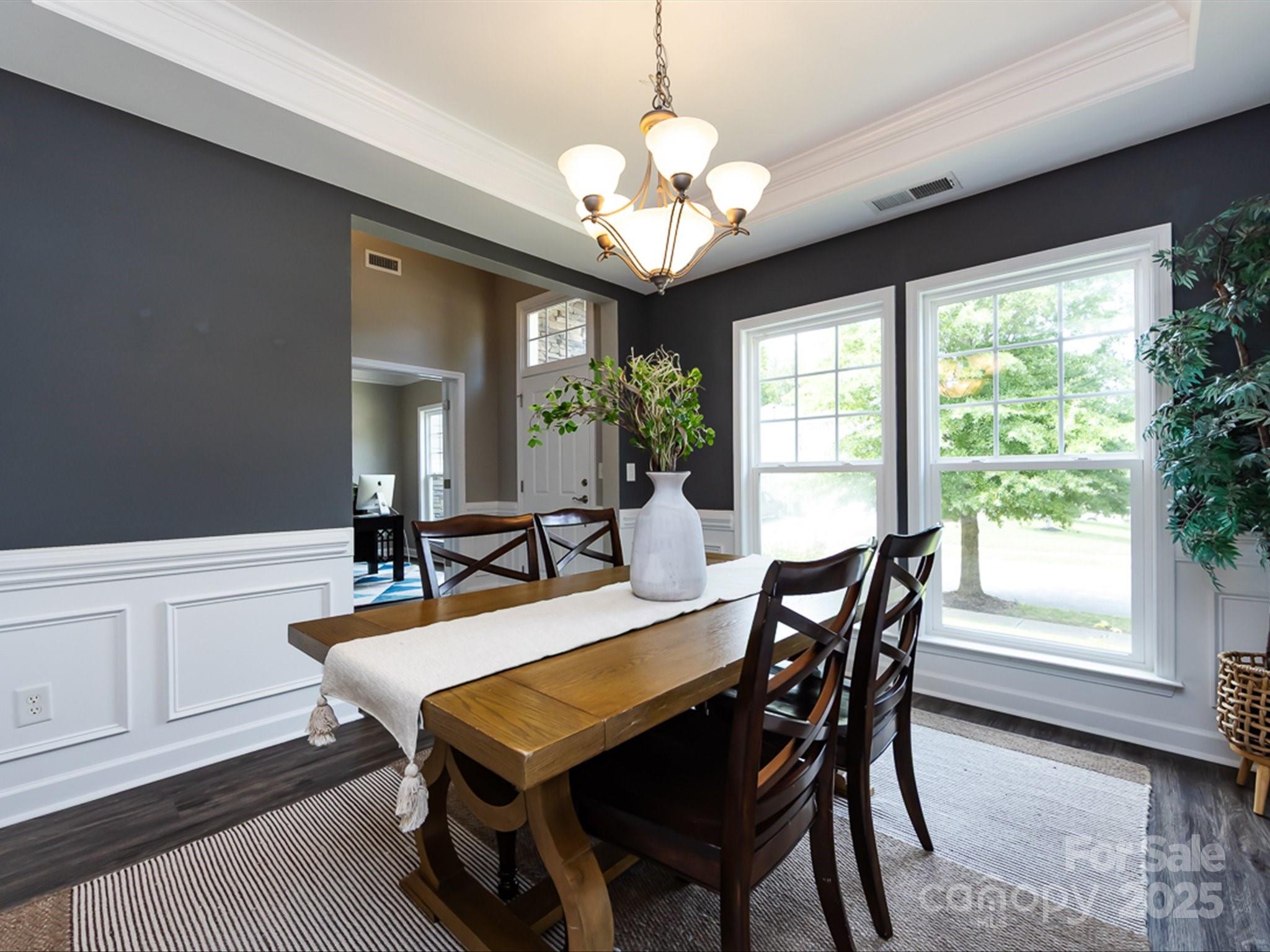 1123 Donelea Lane NW