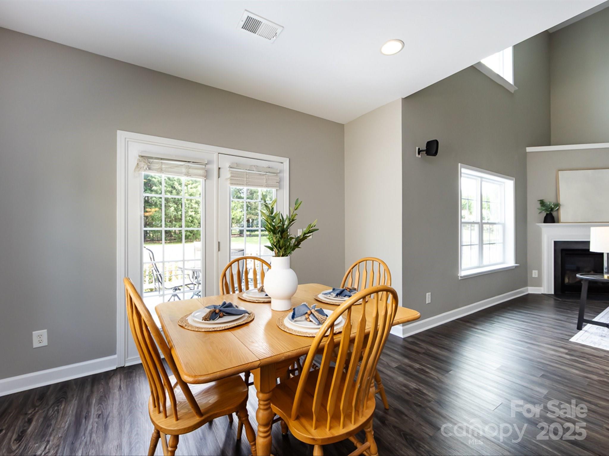 1123 Donelea Lane NW