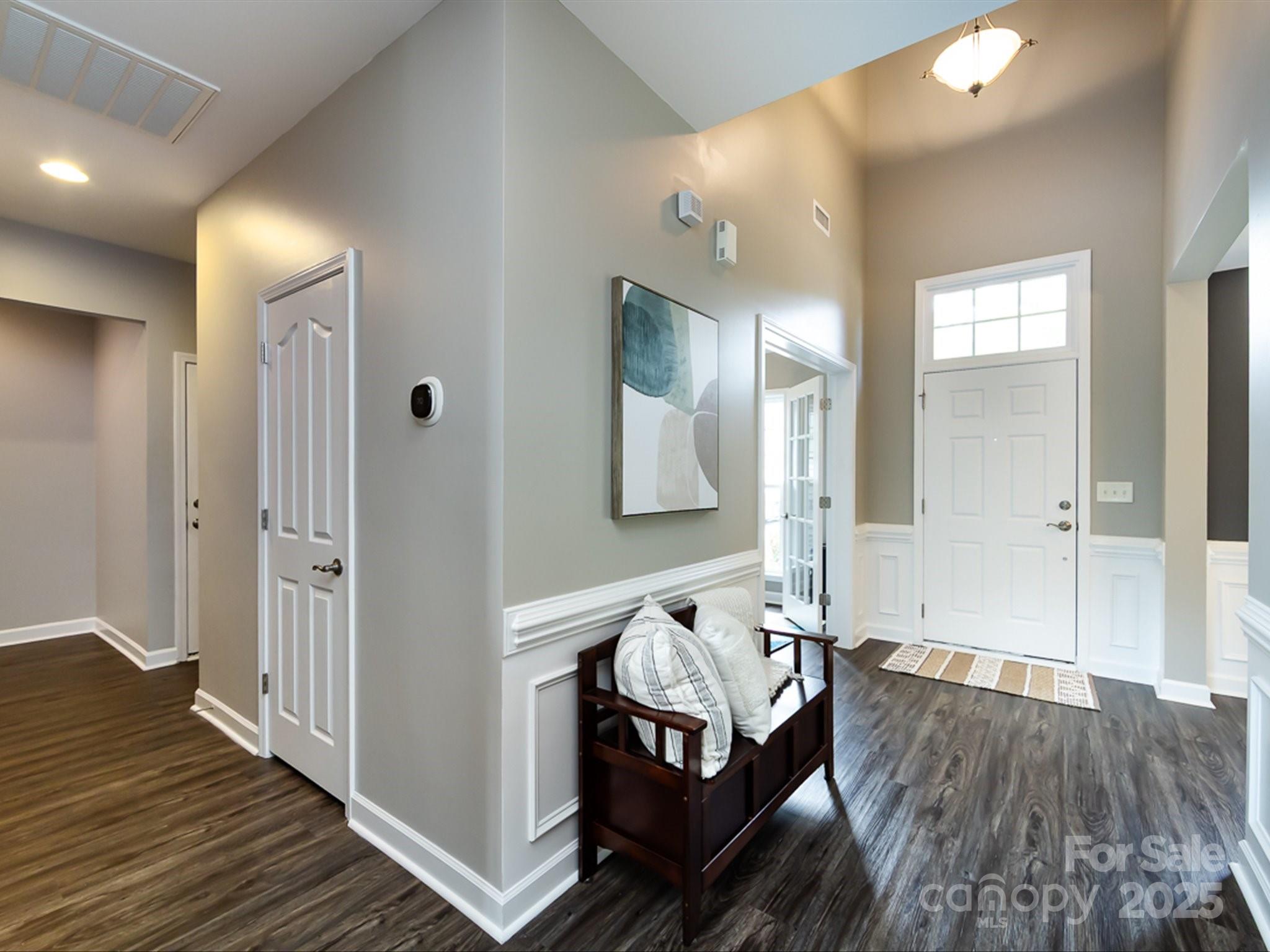 1123 Donelea Lane NW