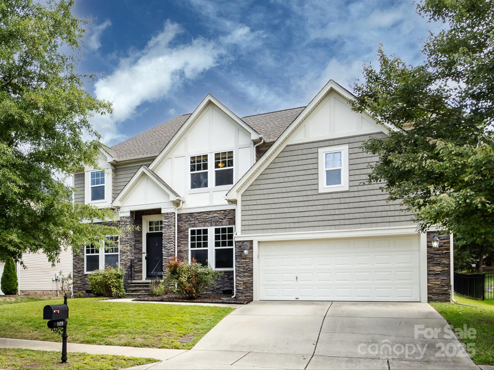 1123 Donelea Lane NW