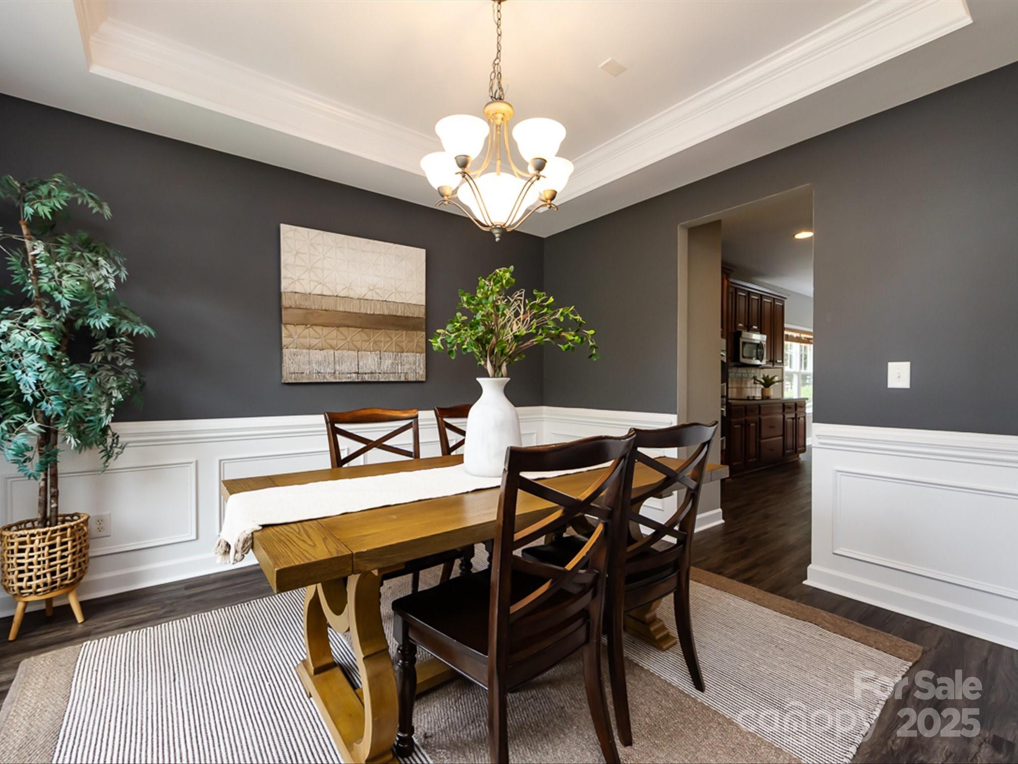 1123 Donelea Lane NW