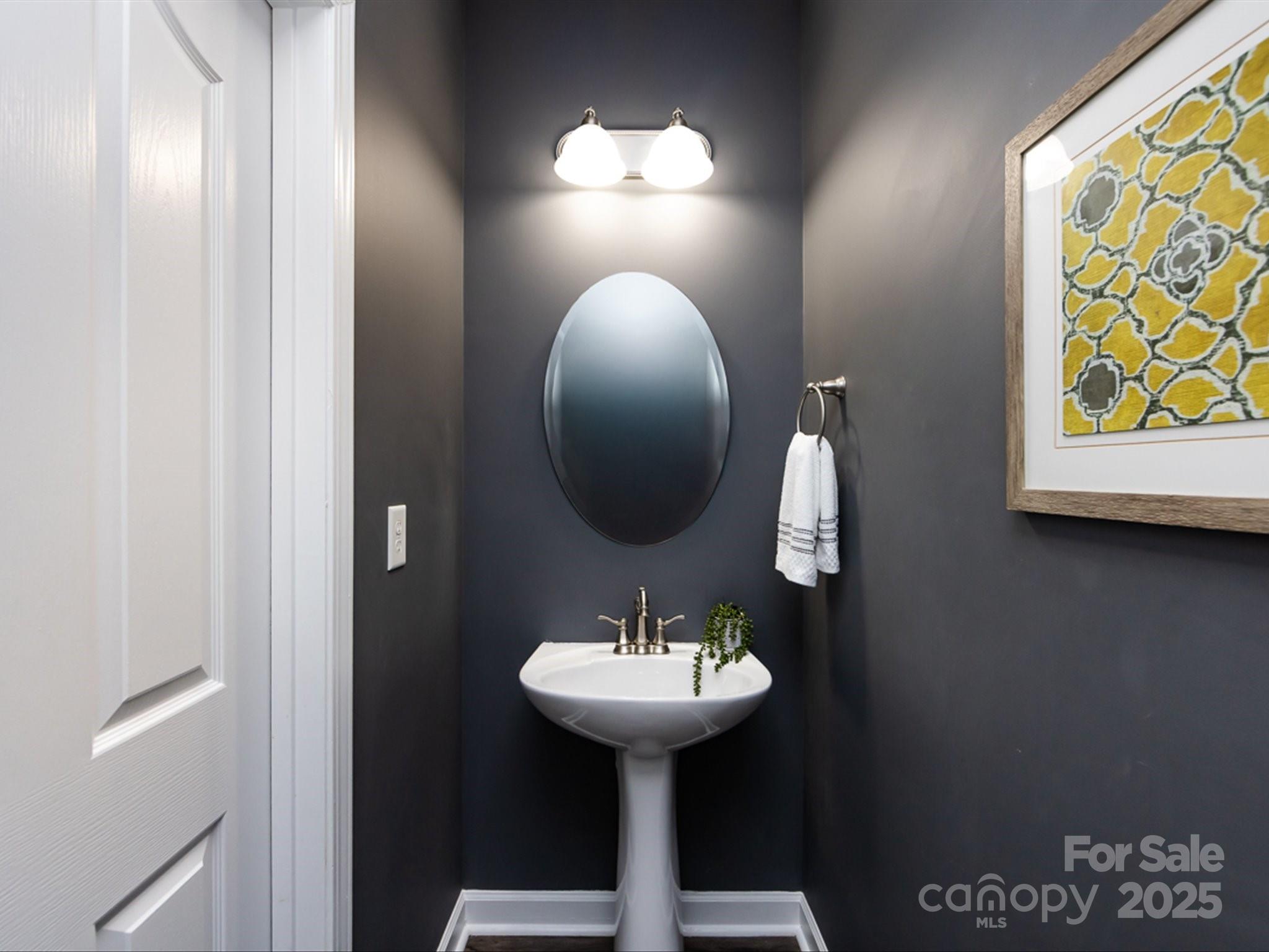 1123 Donelea Lane NW