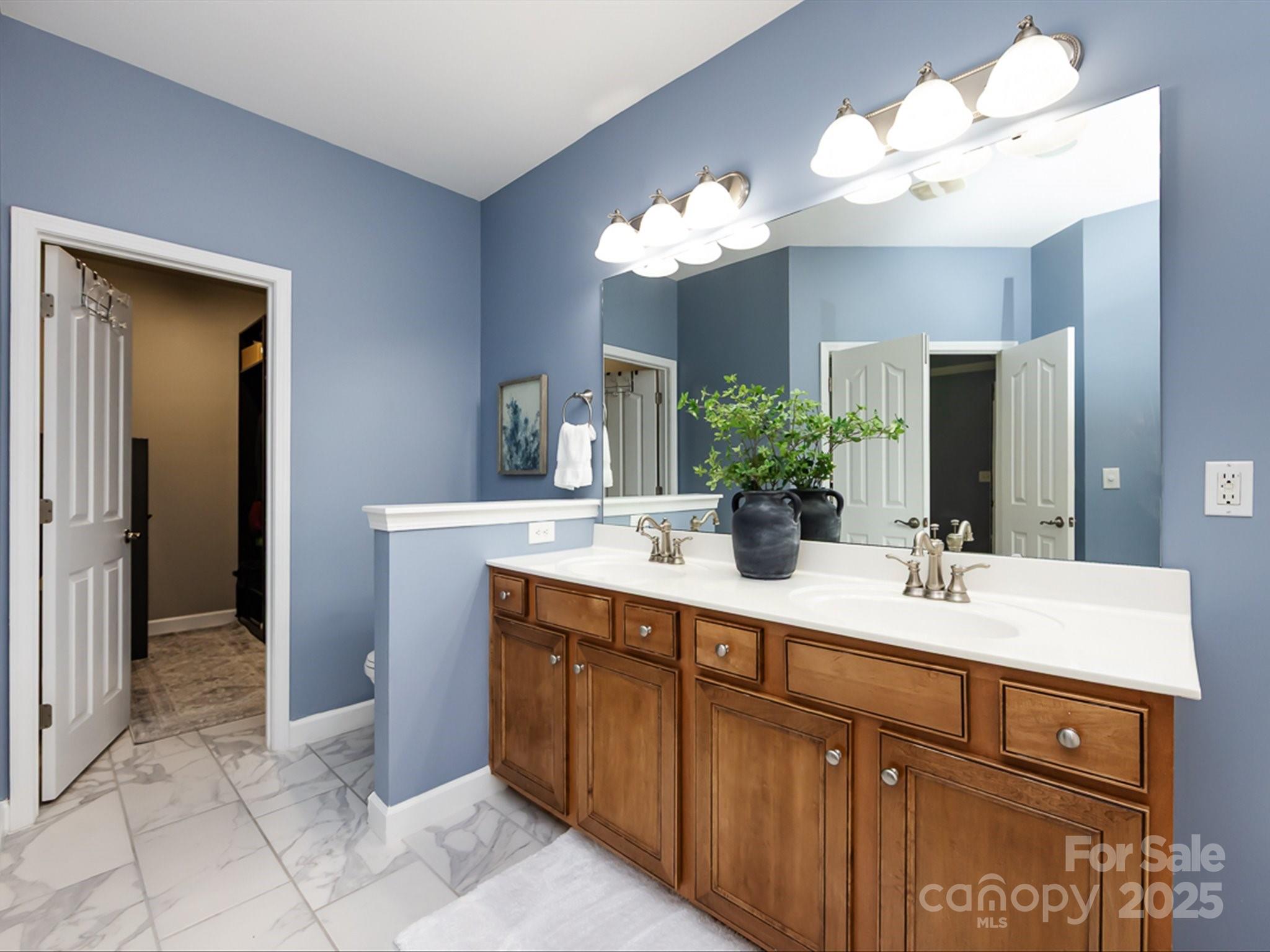 1123 Donelea Lane NW