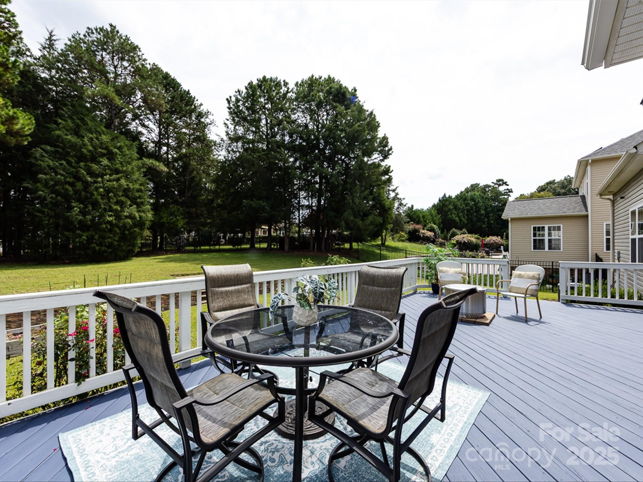 1123 Donelea Lane NW