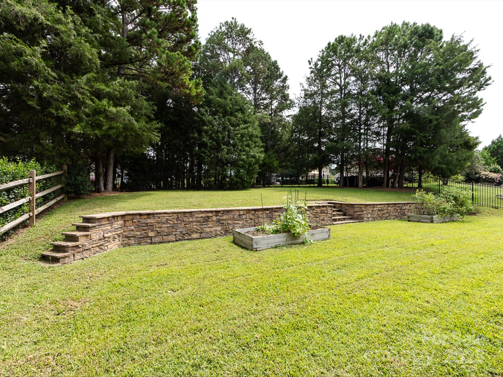 1123 Donelea Lane NW