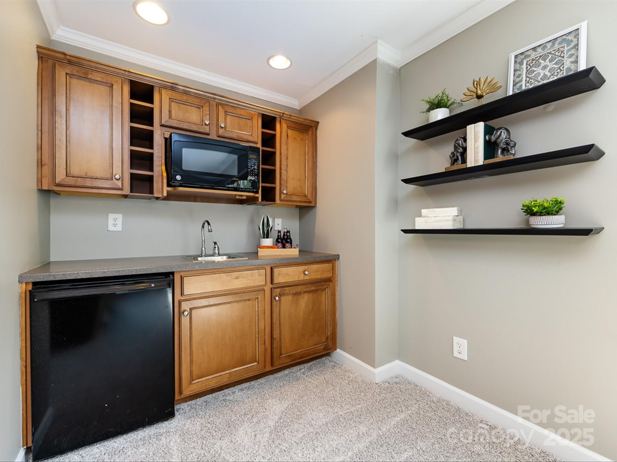 1123 Donelea Lane NW