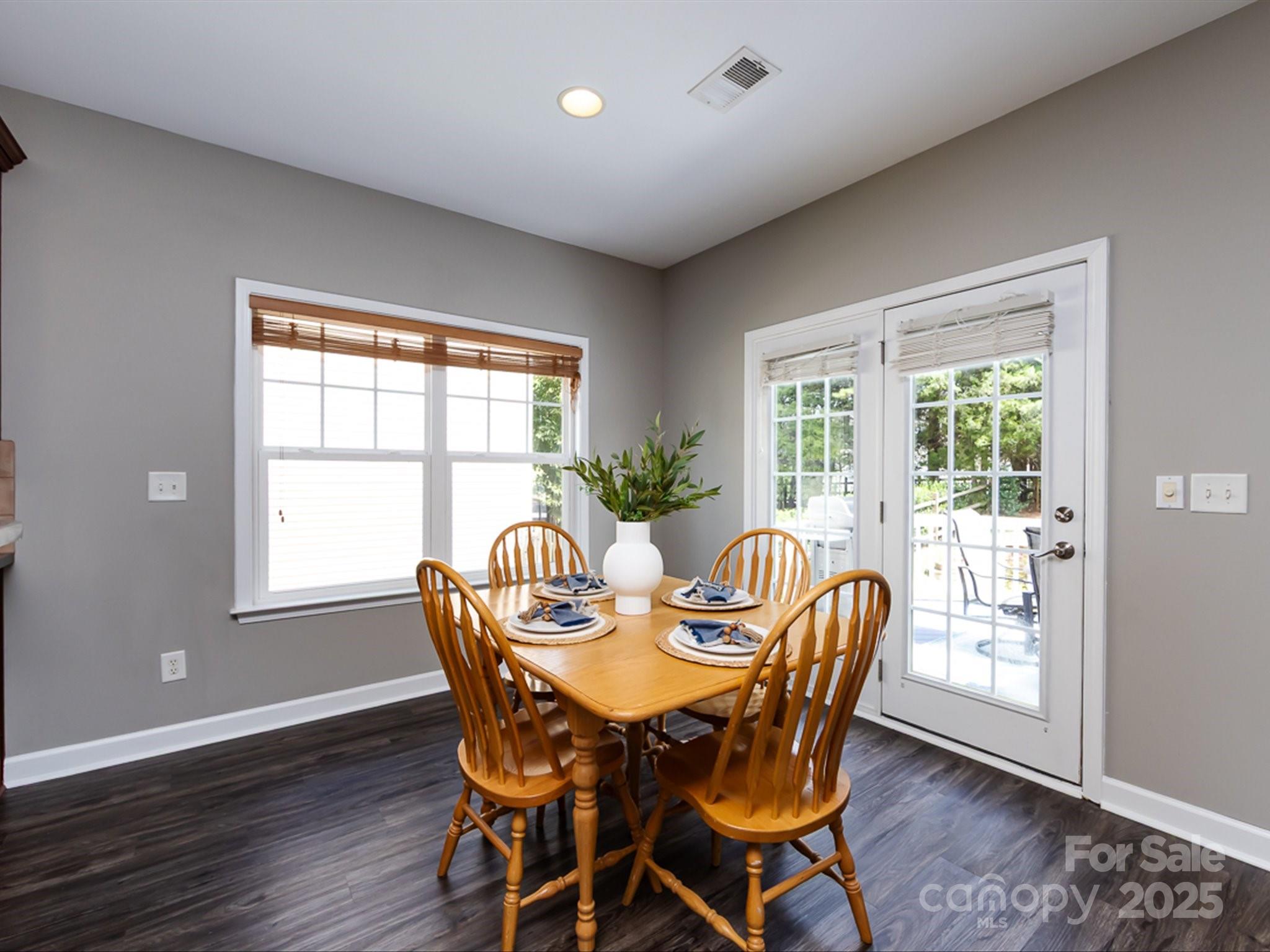 1123 Donelea Lane NW