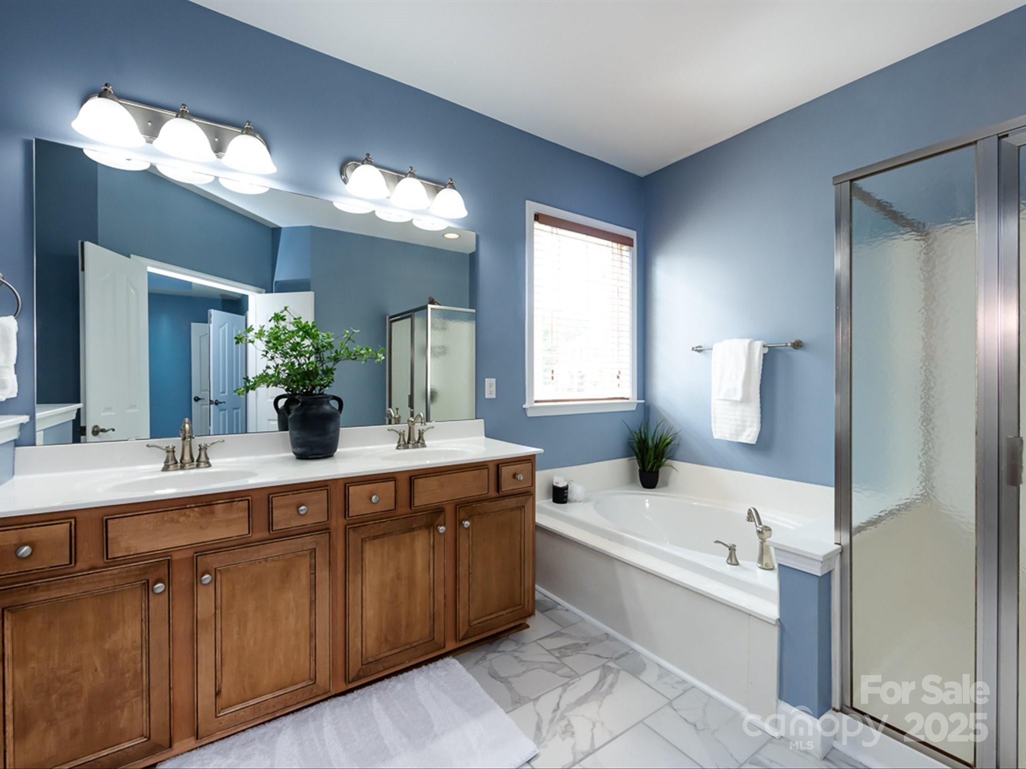 1123 Donelea Lane NW