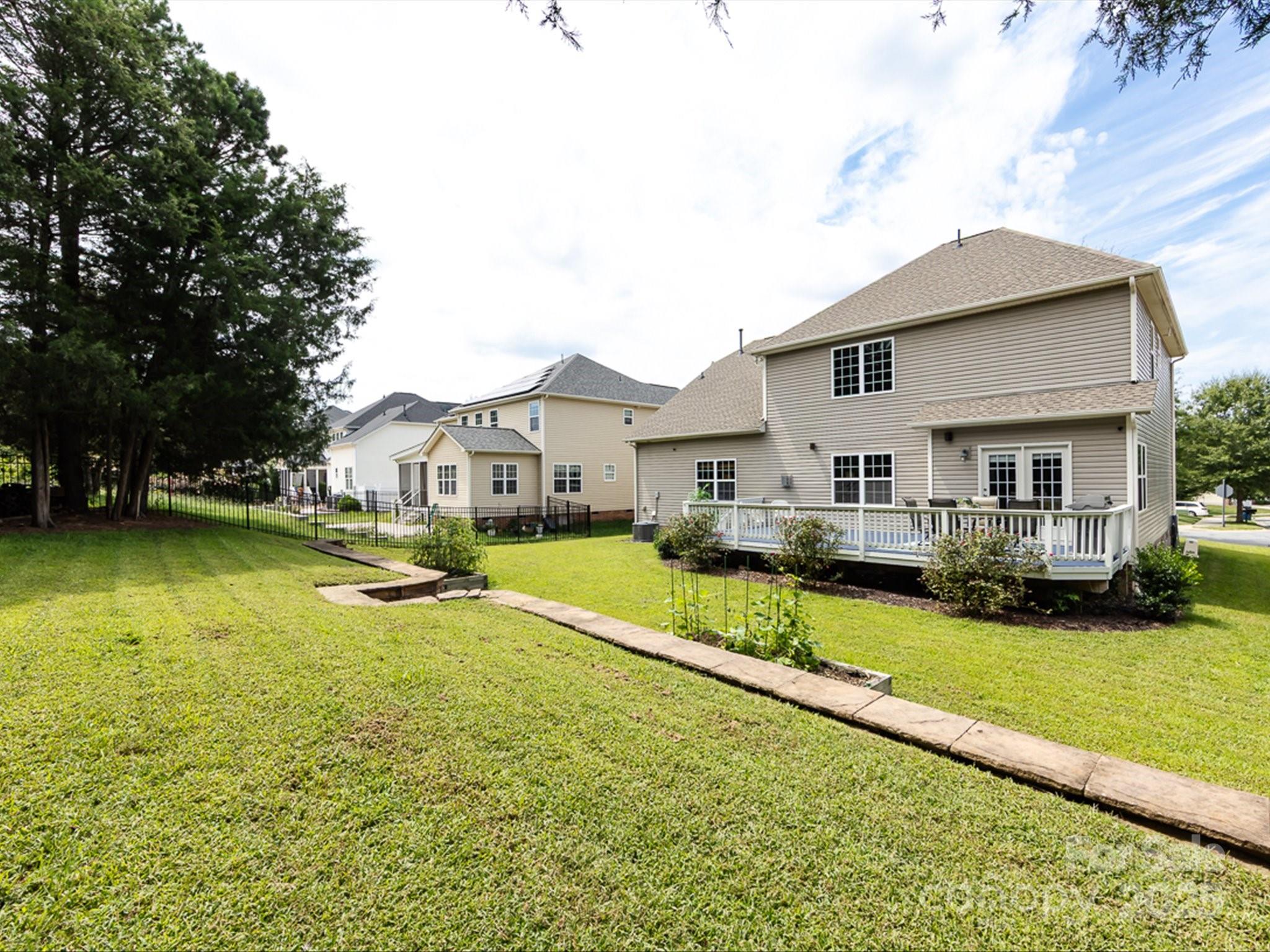 1123 Donelea Lane NW