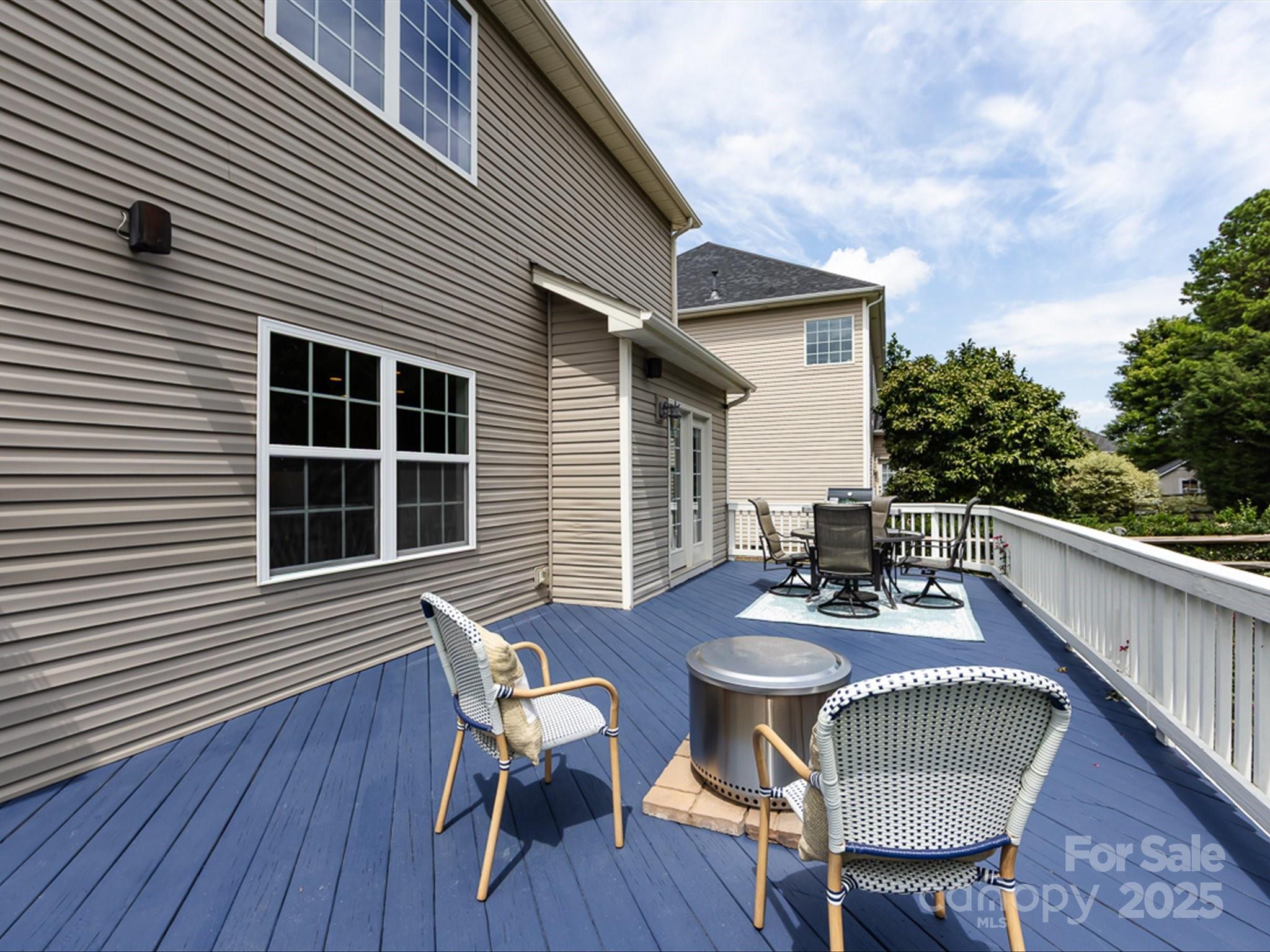 1123 Donelea Lane NW