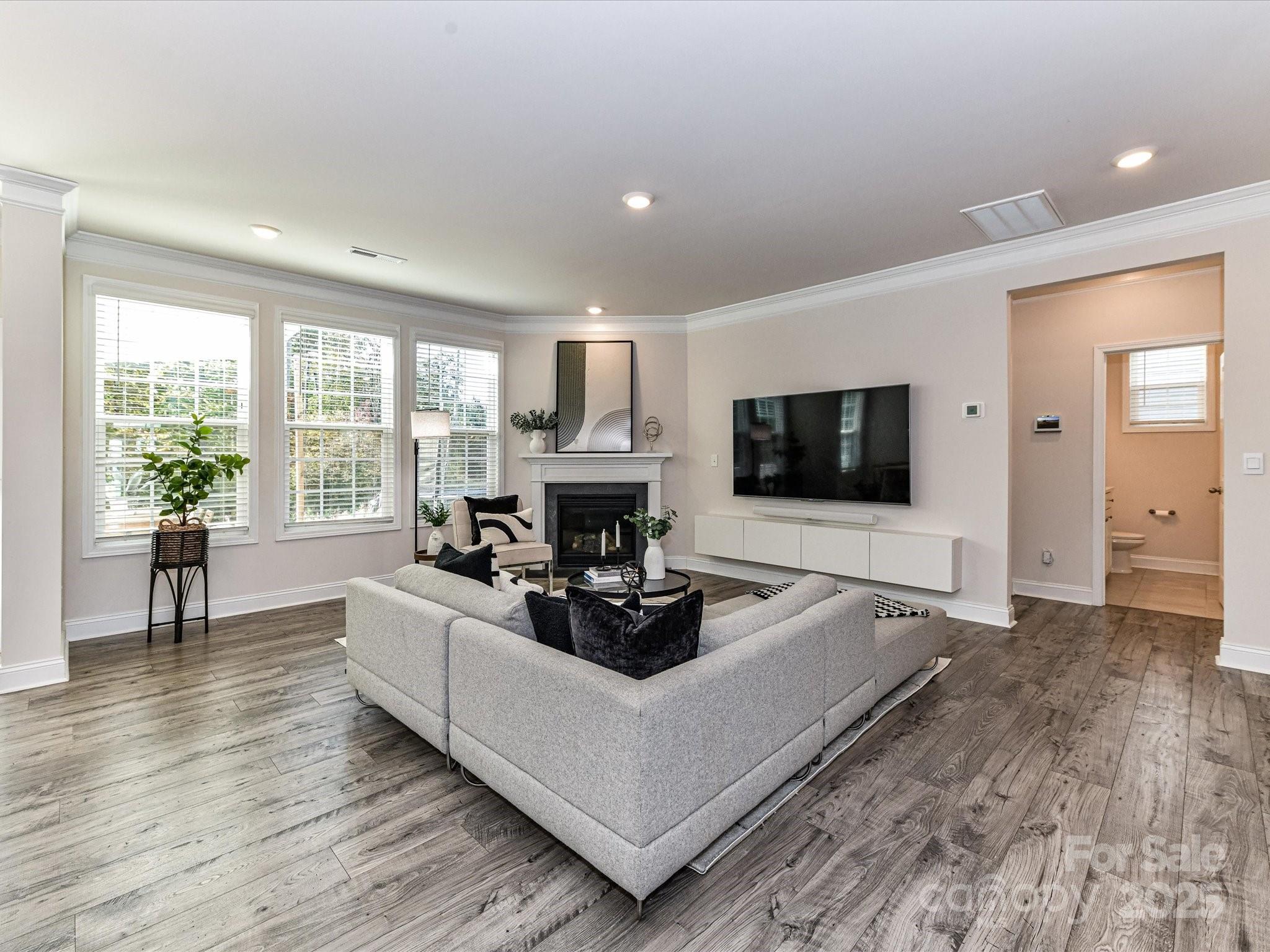 1072 Thoroughbred Drive