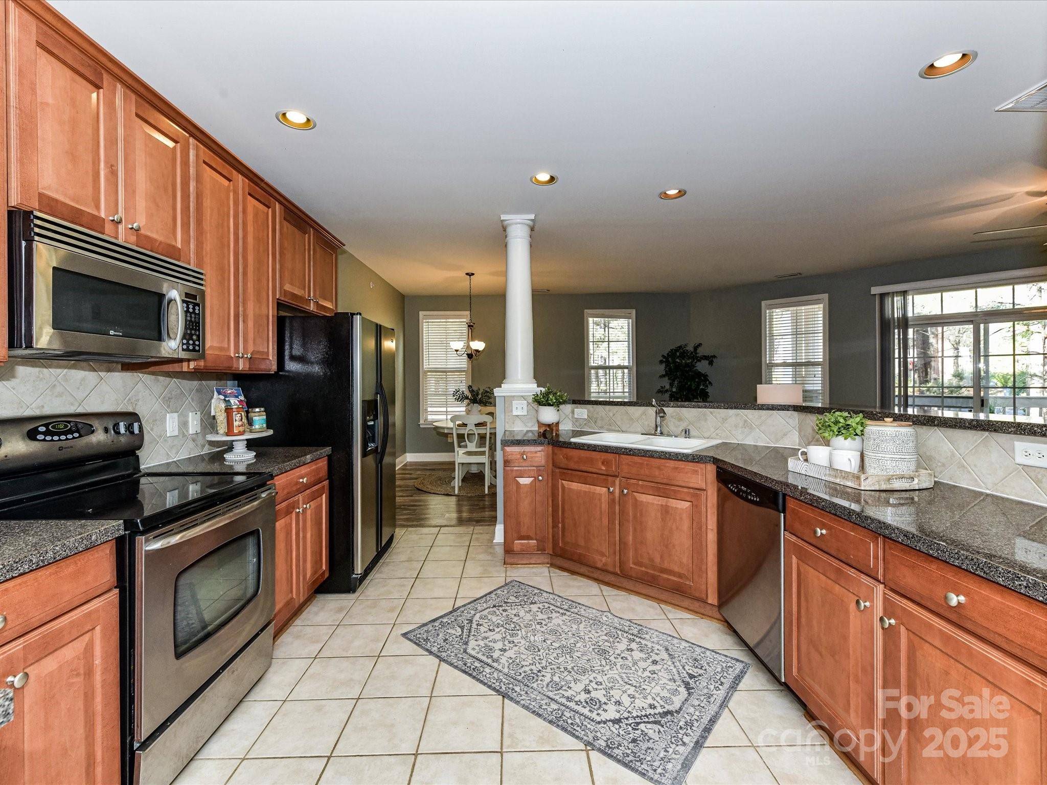 9065 Rosalyn Glen Road