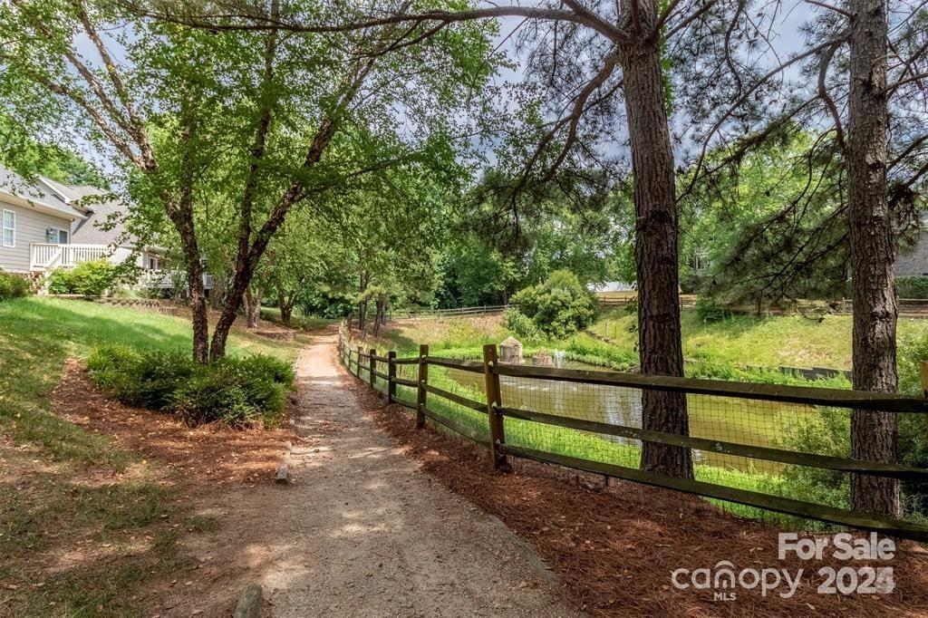 9065 Rosalyn Glen Road