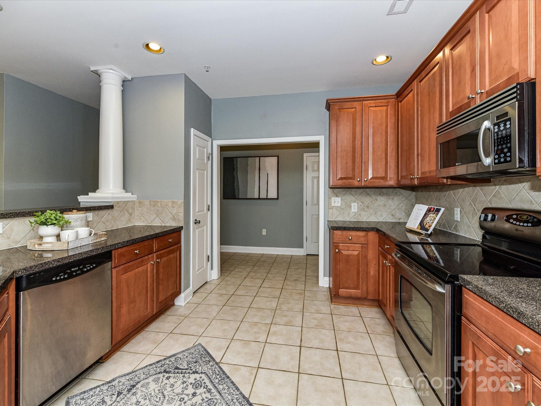 9065 Rosalyn Glen Road