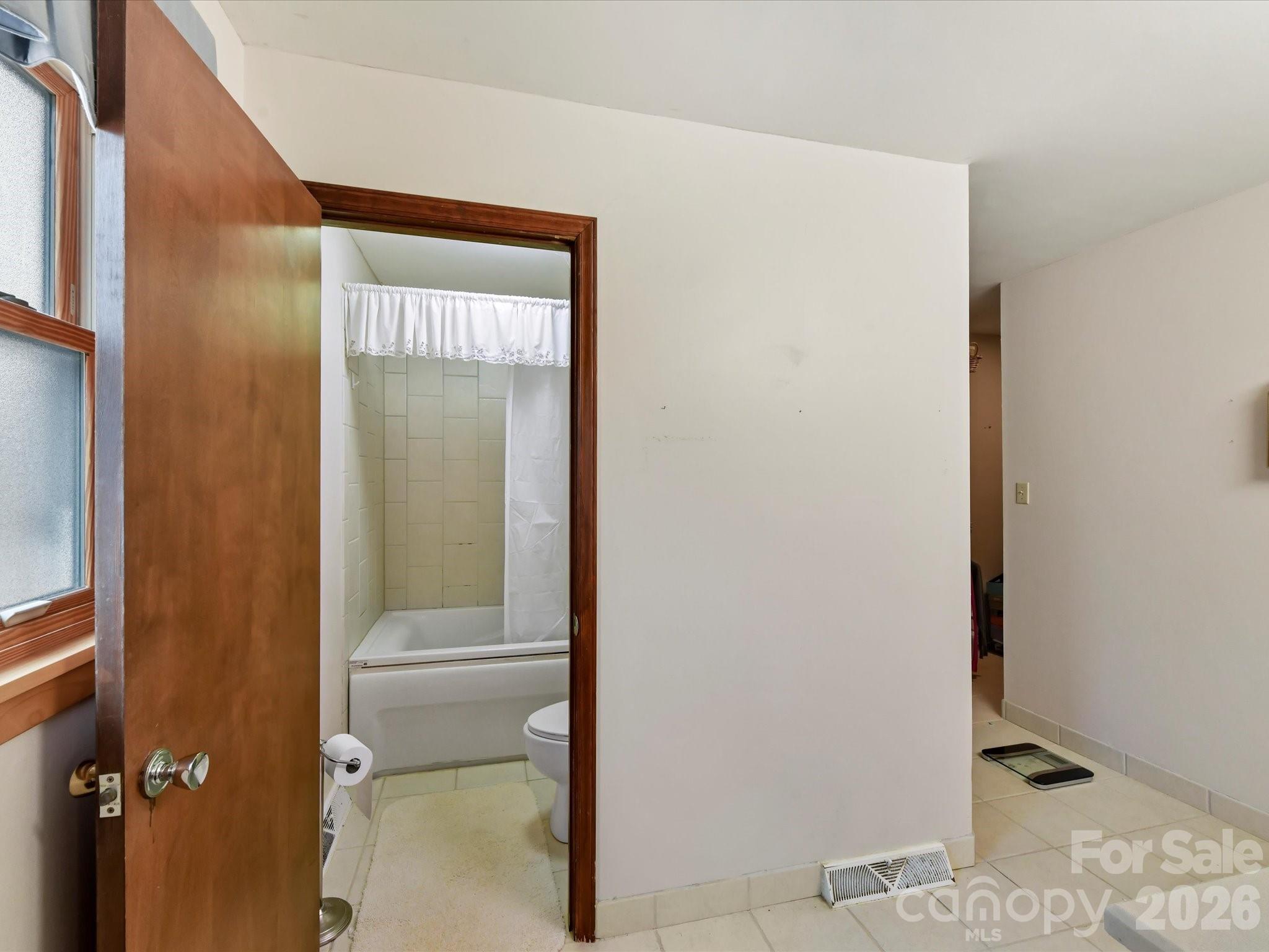 10803 Chestnut Hill Drive