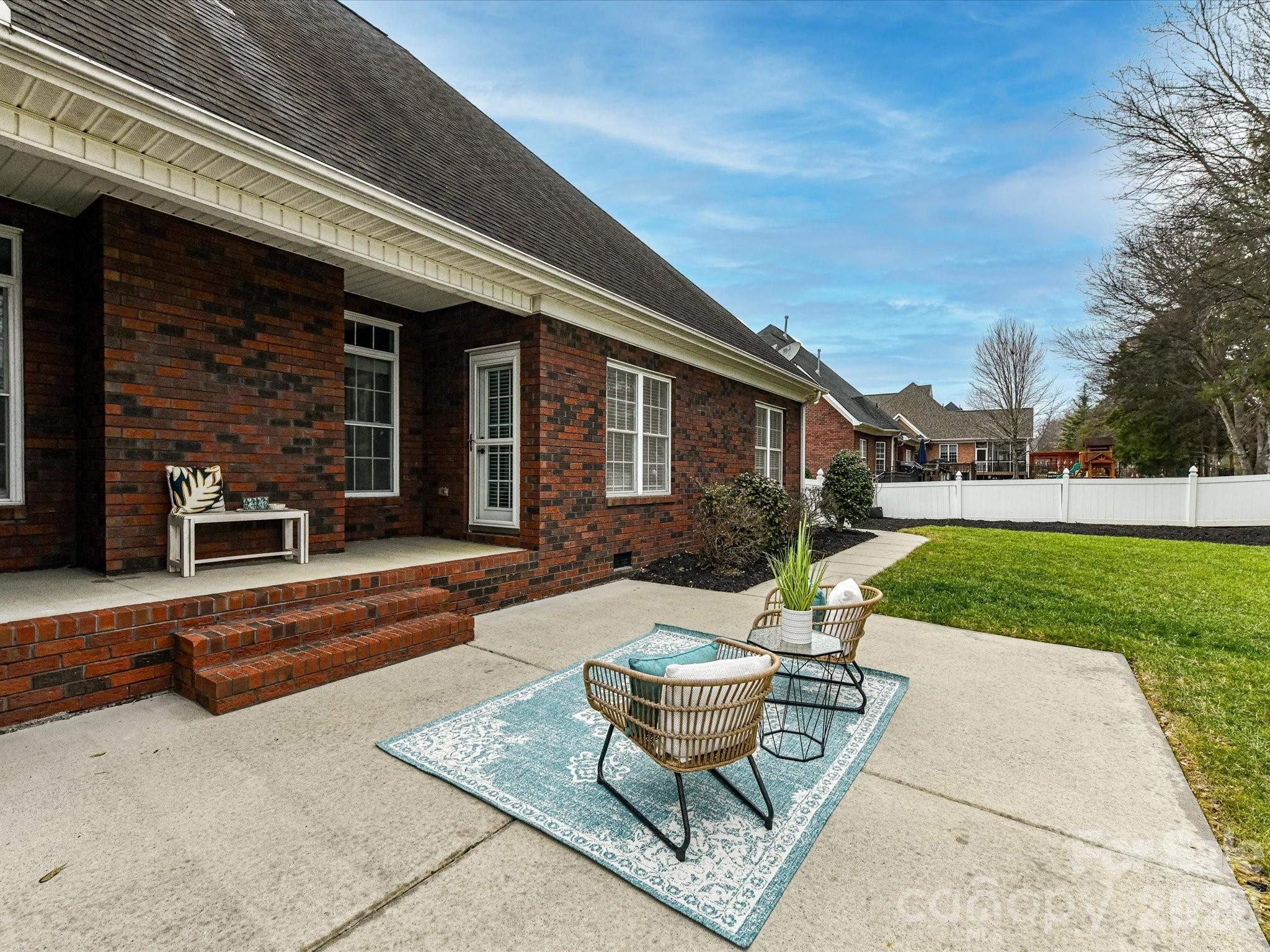 702 King Fredrick Lane SW