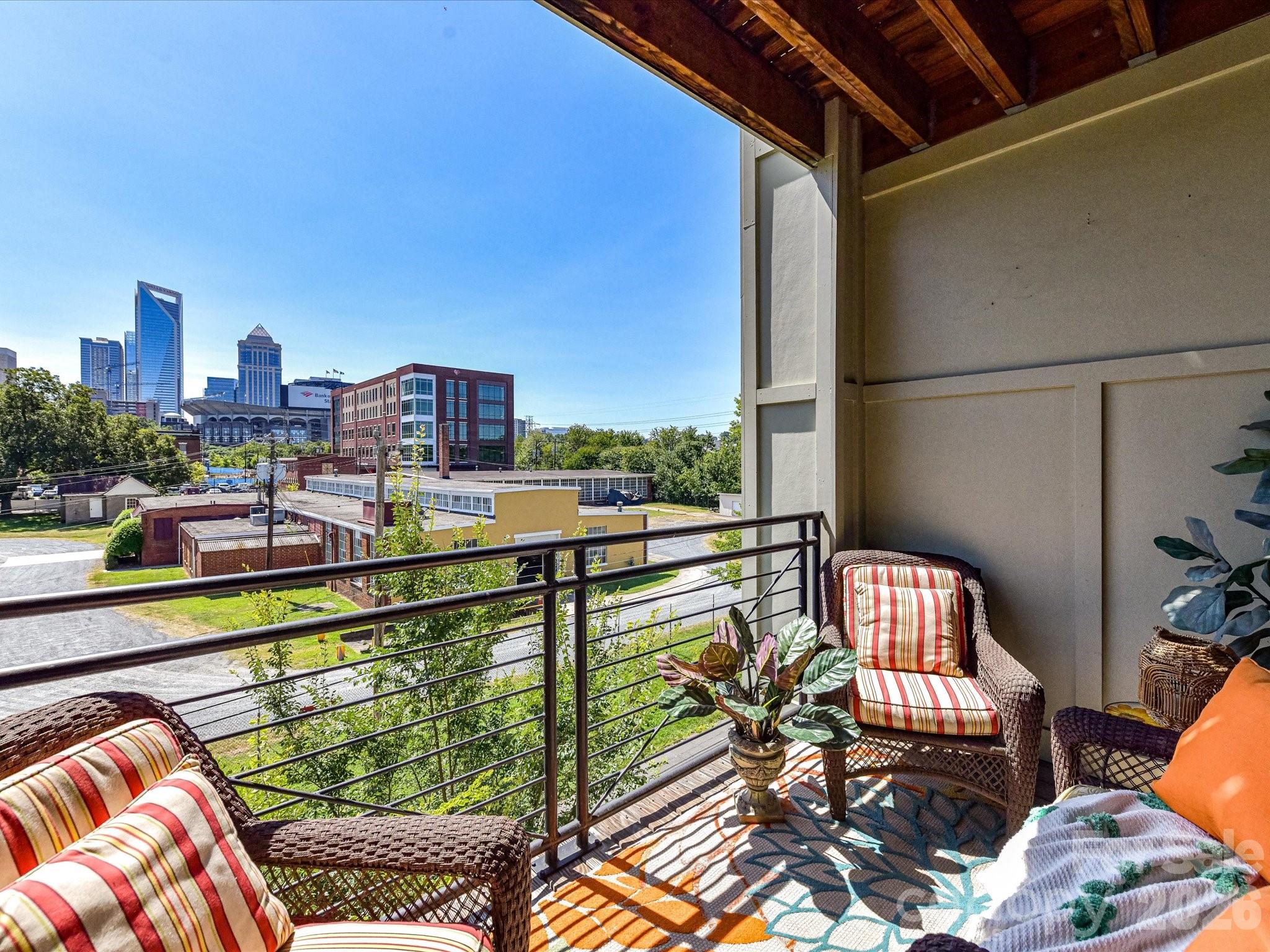 1101 W 1st Street Unit: 302