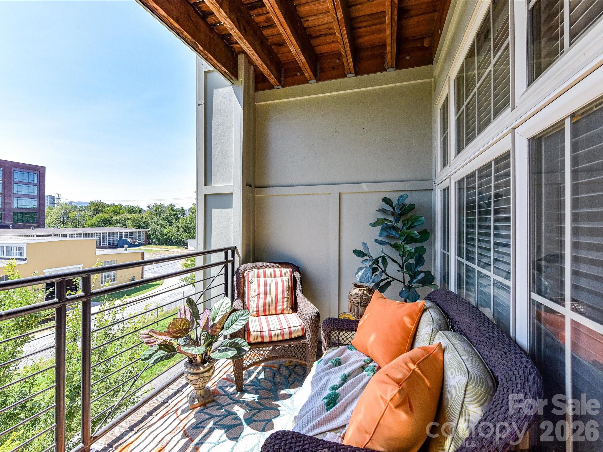 1101 W 1st Street Unit: 302