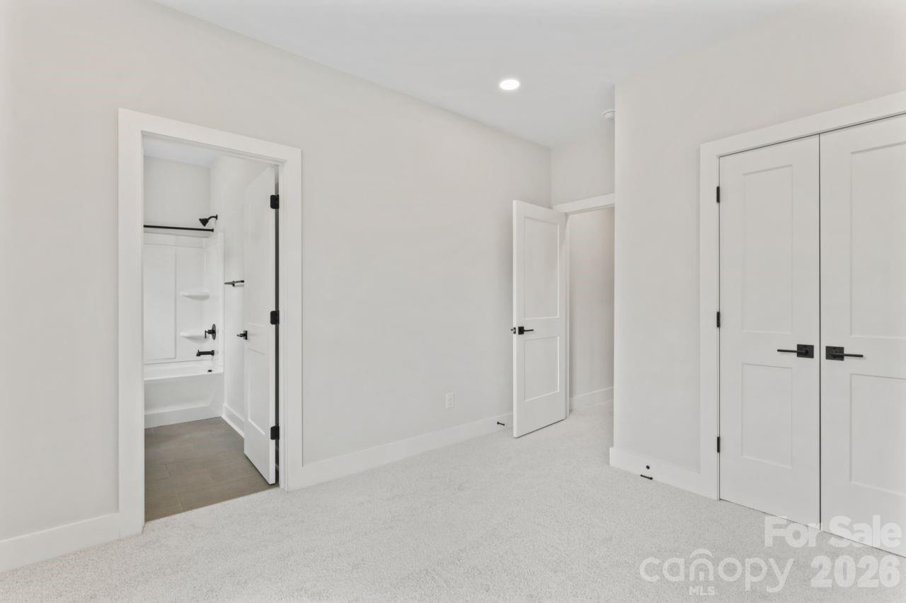 740 Falling Oak Alley Unit: 24