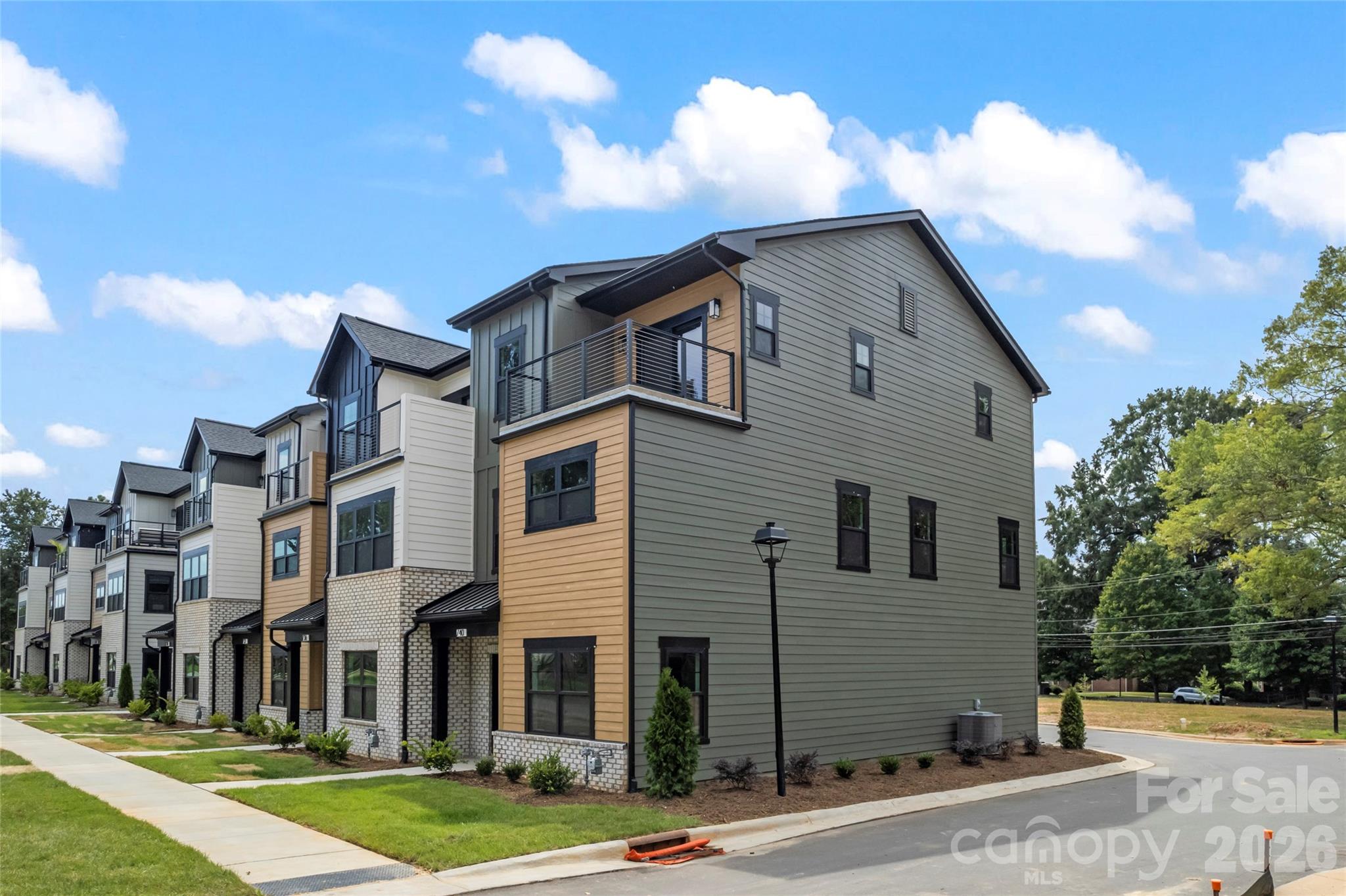 740 Falling Oak Alley Unit: 24