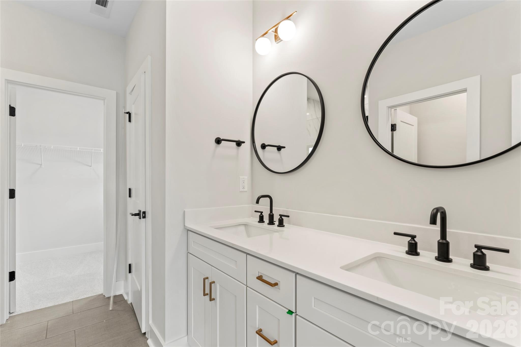 740 Falling Oak Alley Unit: 24