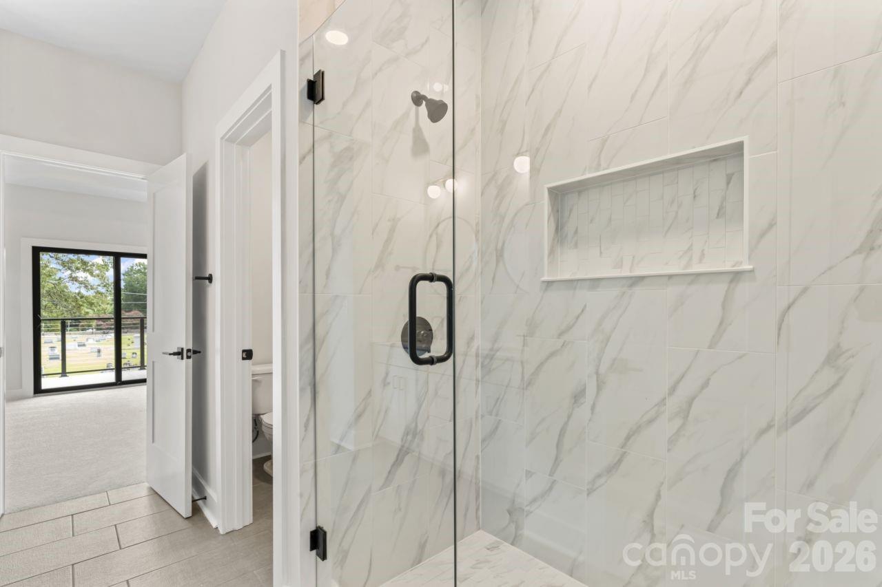 740 Falling Oak Alley Unit: 24