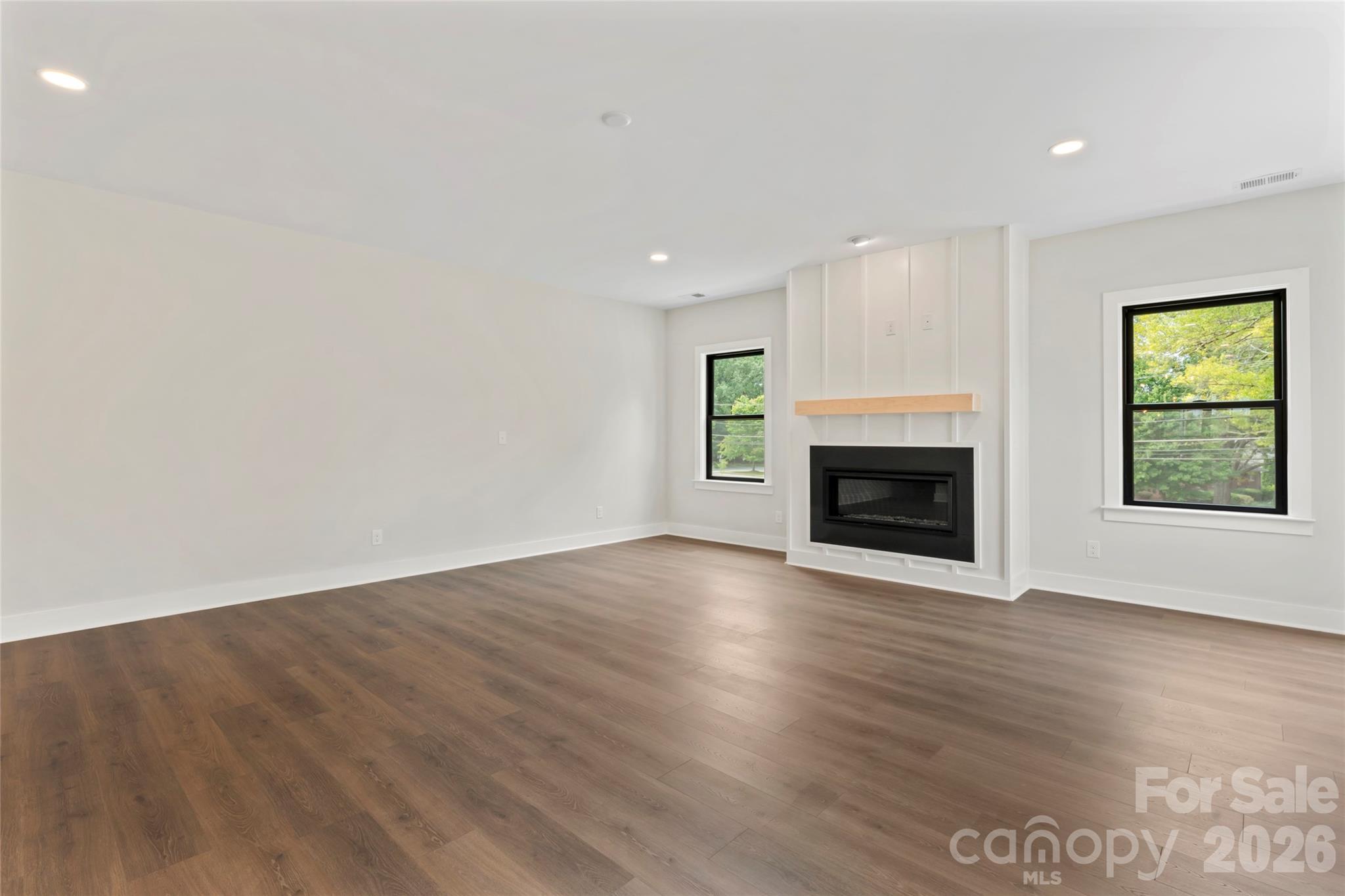 740 Falling Oak Alley Unit: 24