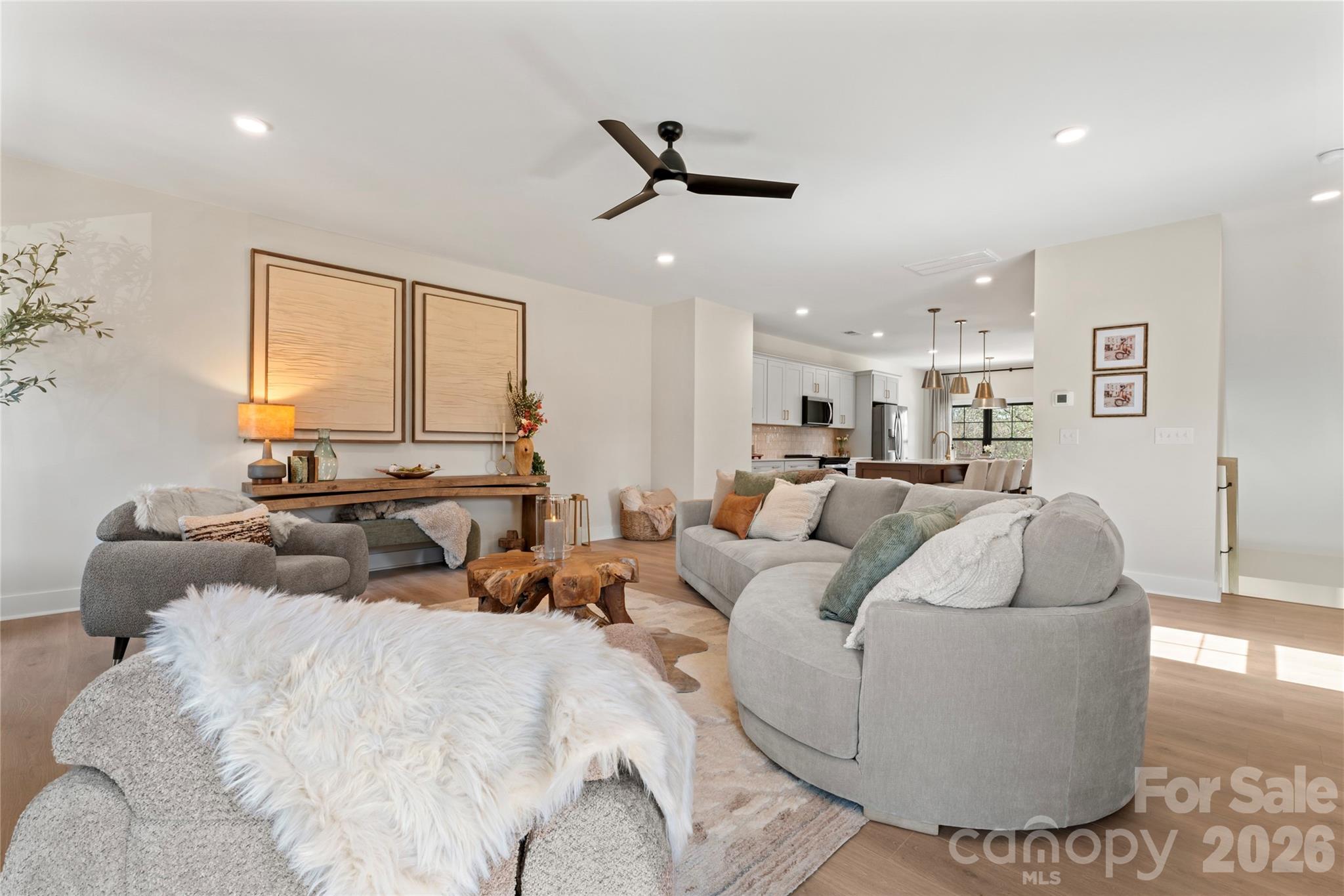 740 Falling Oak Alley Unit: 24