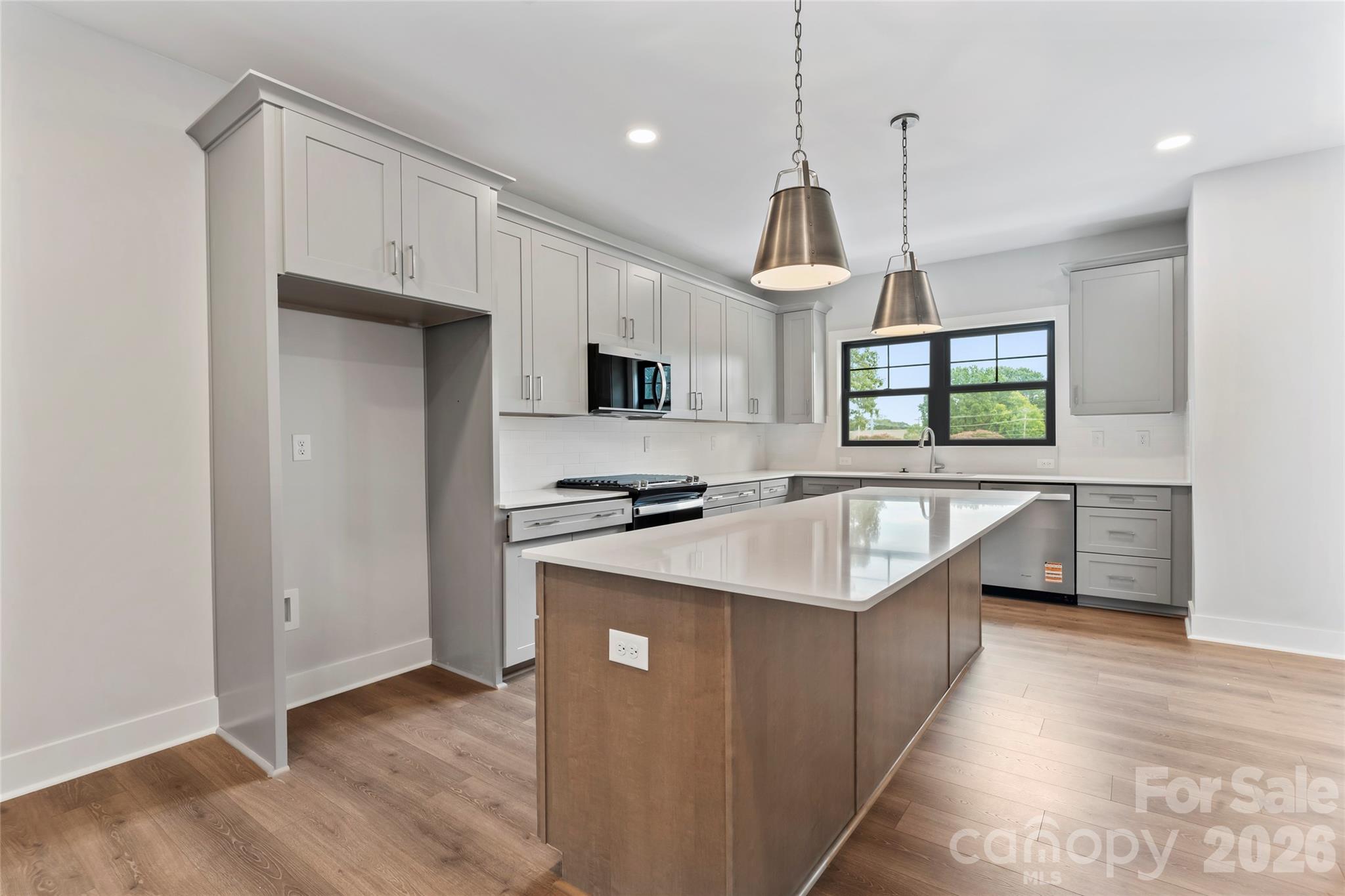 732 Falling Oak Alley