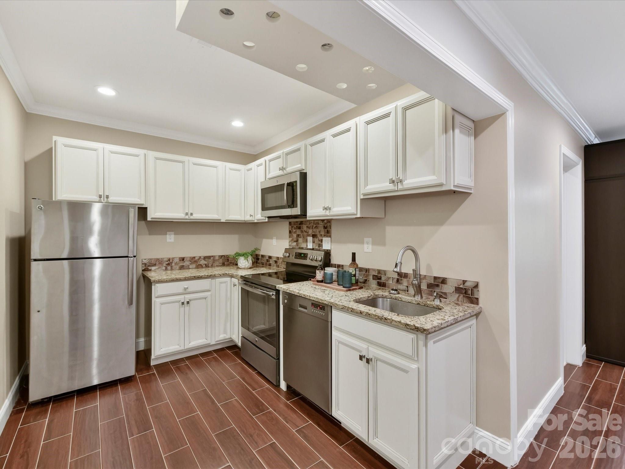 19040 Oakhurst Boulevard